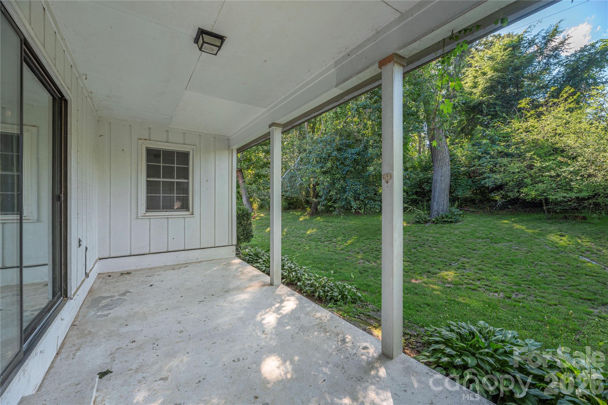 142 Whisperwood Drive 19 Property Photo 21