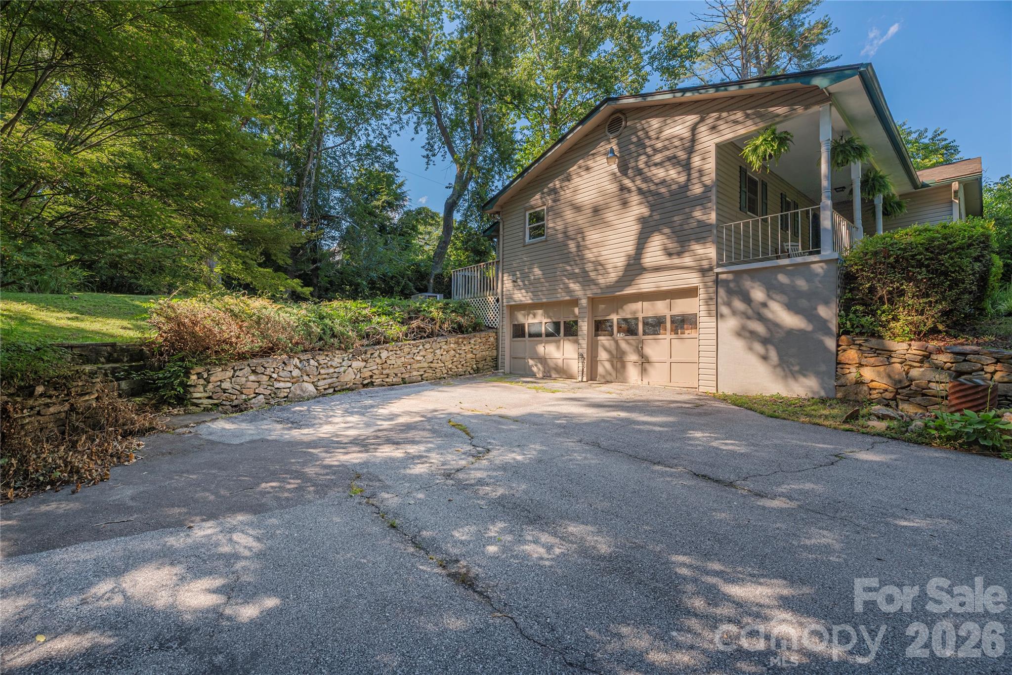 142 Whisperwood Drive 19 Property Photo 24
