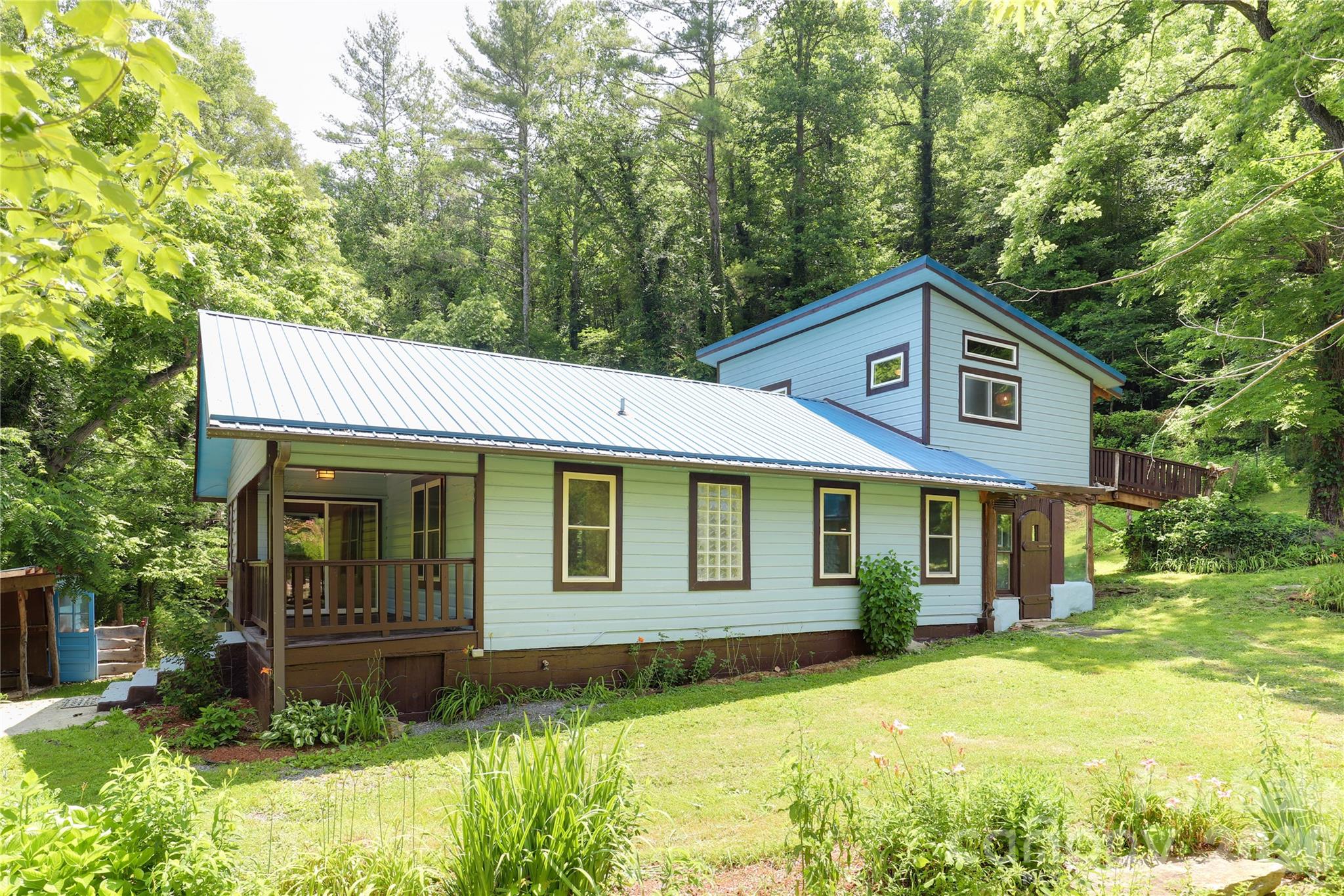 435 Mountain Cove Road Property Photo 1