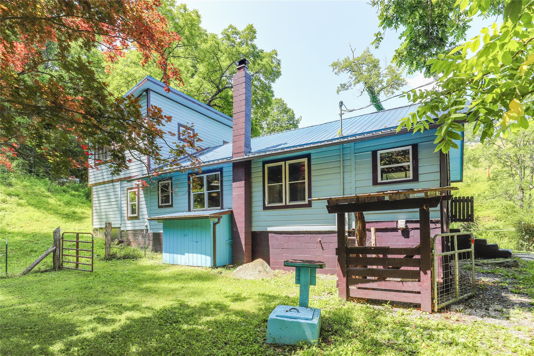 435 Mountain Cove Road Property Photo 4