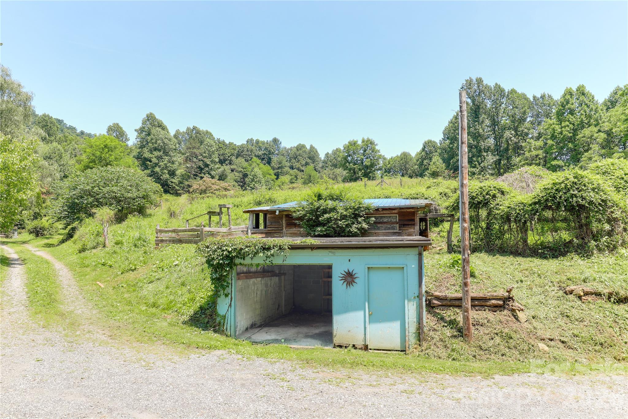 435 Mountain Cove Road Property Photo 6