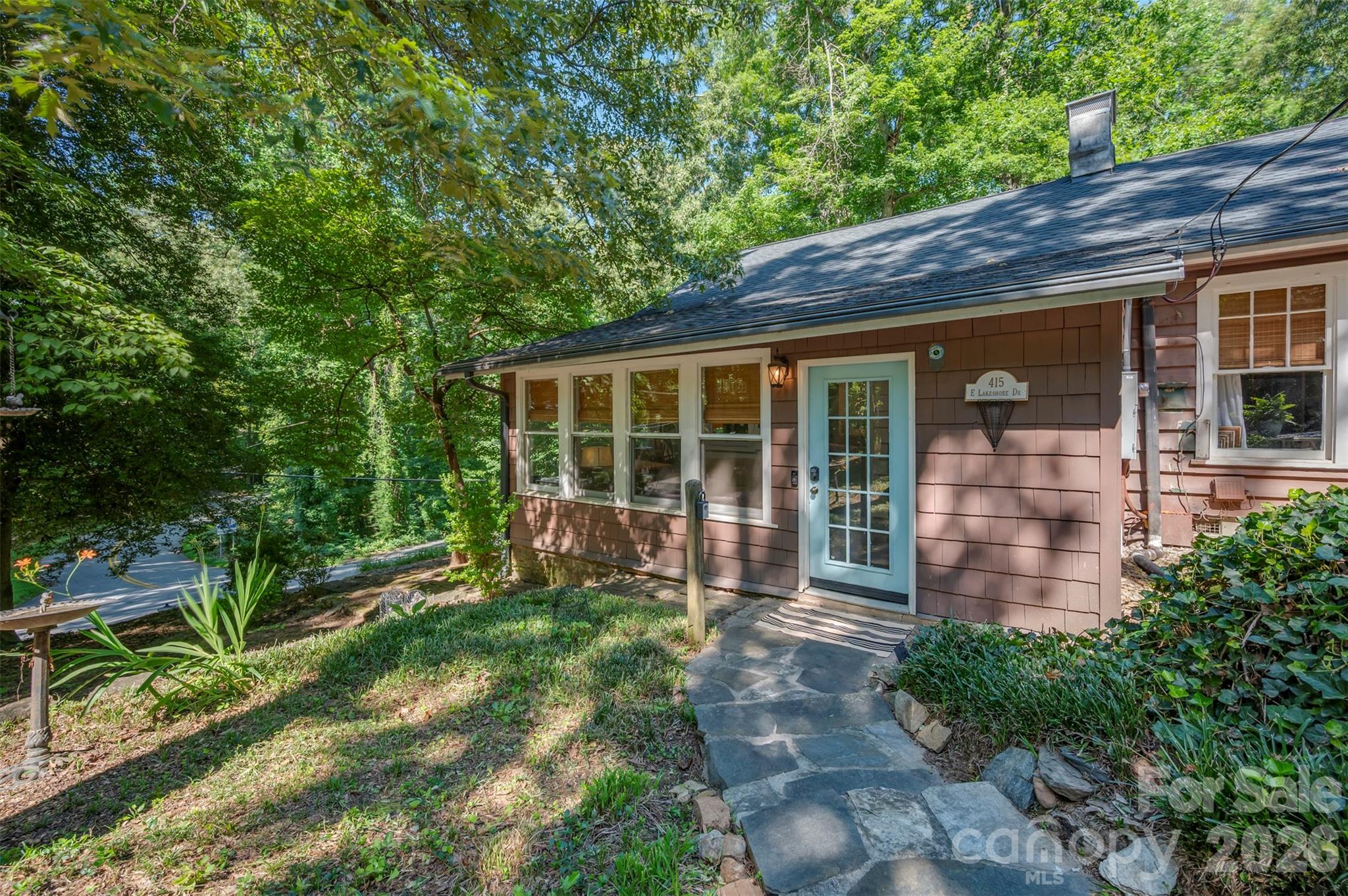 415 E Lakeshore Drive Property Photo 2