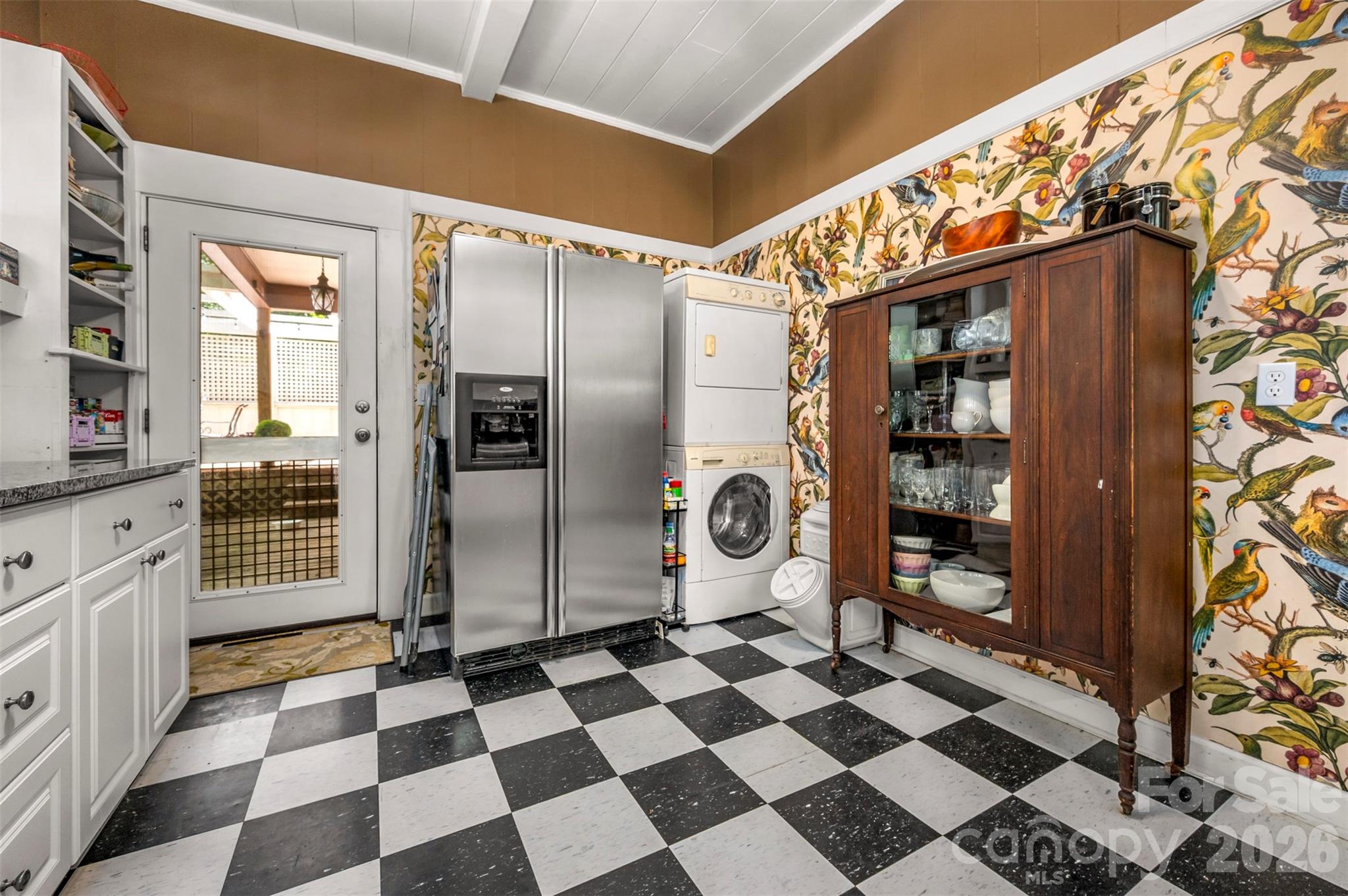 415 E Lakeshore Drive Property Photo 8