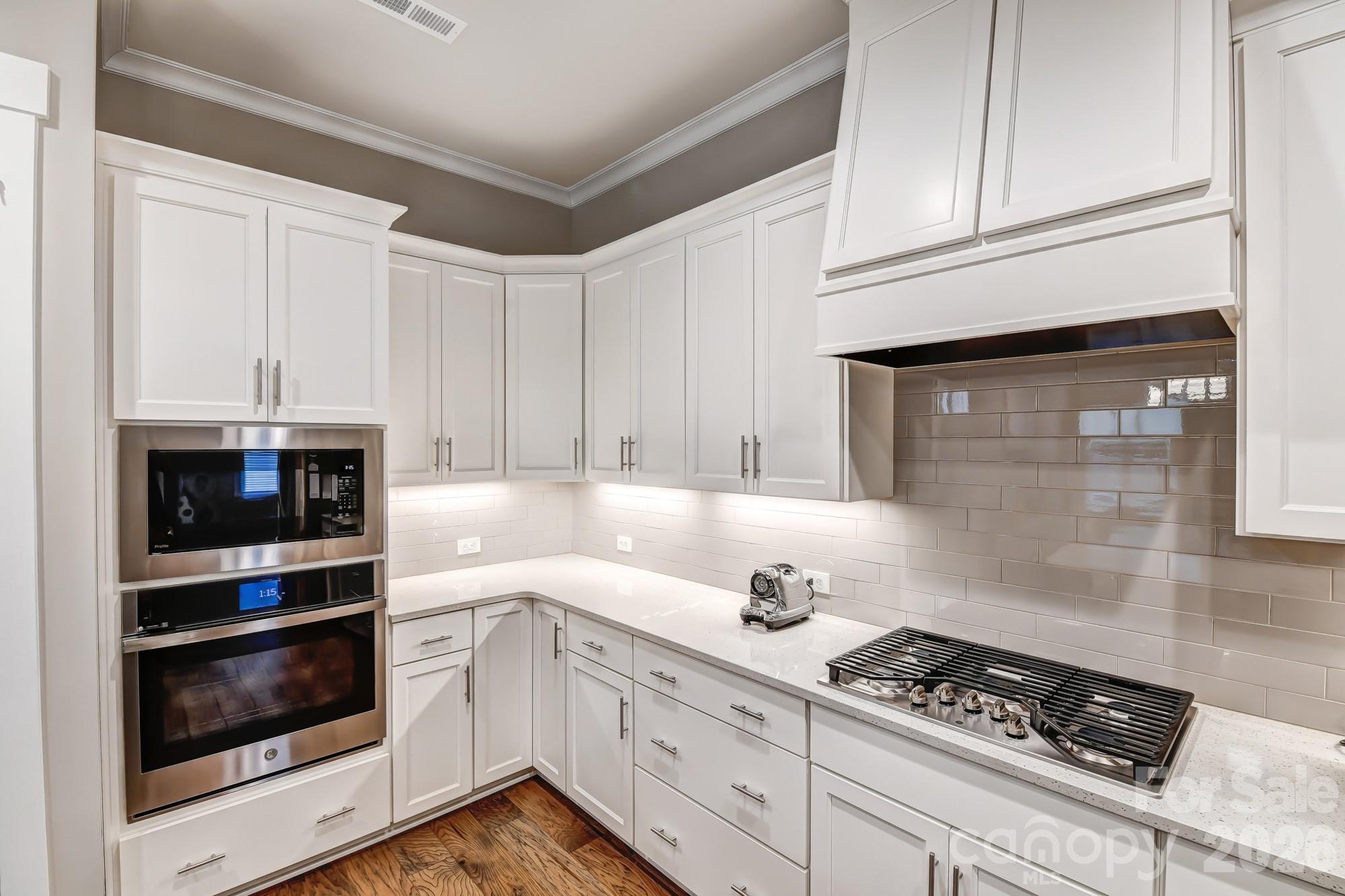 3049 Alveston Drive Property Photo 13
