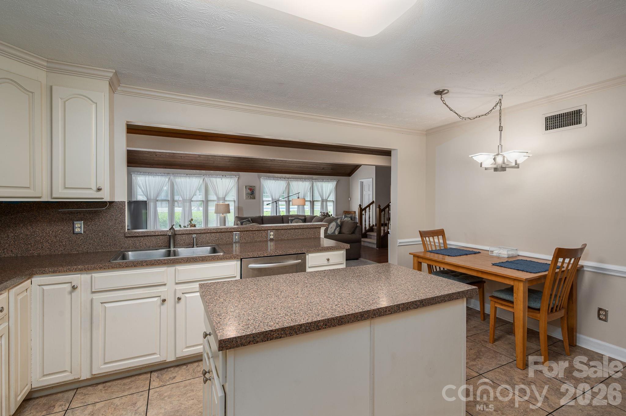 2410 Monticello Drive Property Photo 9
