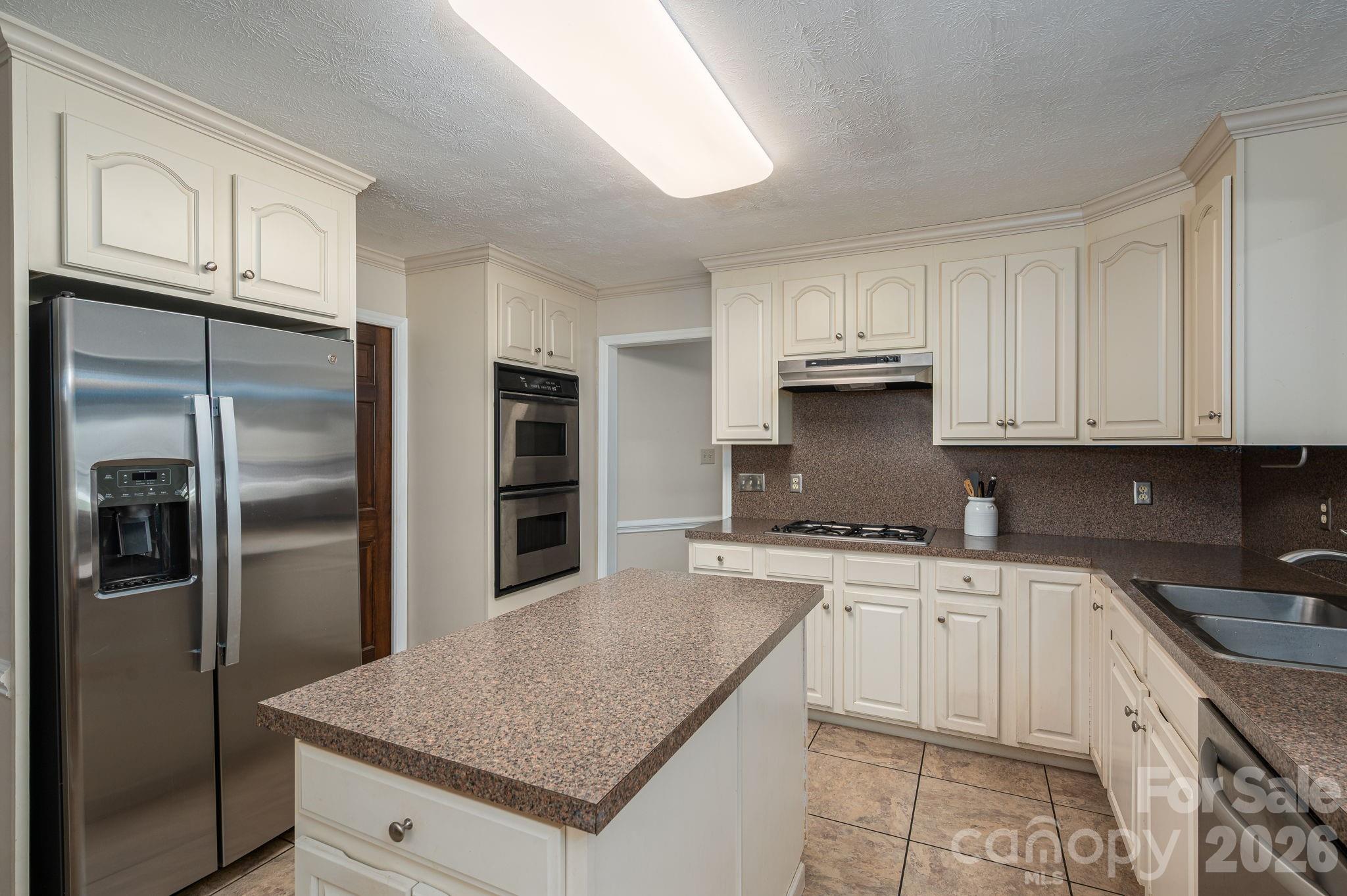 2410 Monticello Drive Property Photo 11
