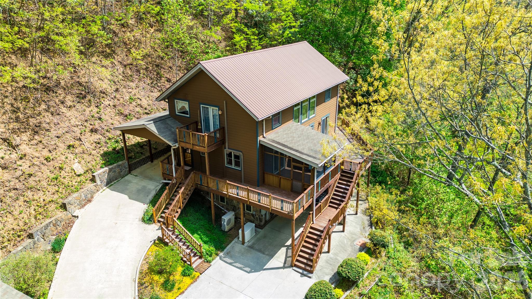 1602 Forest Run Road Property Photo 2