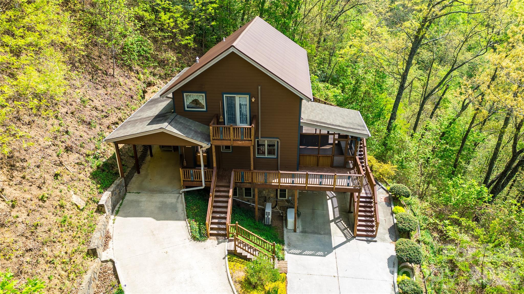 1602 Forest Run Road Property Photo 4