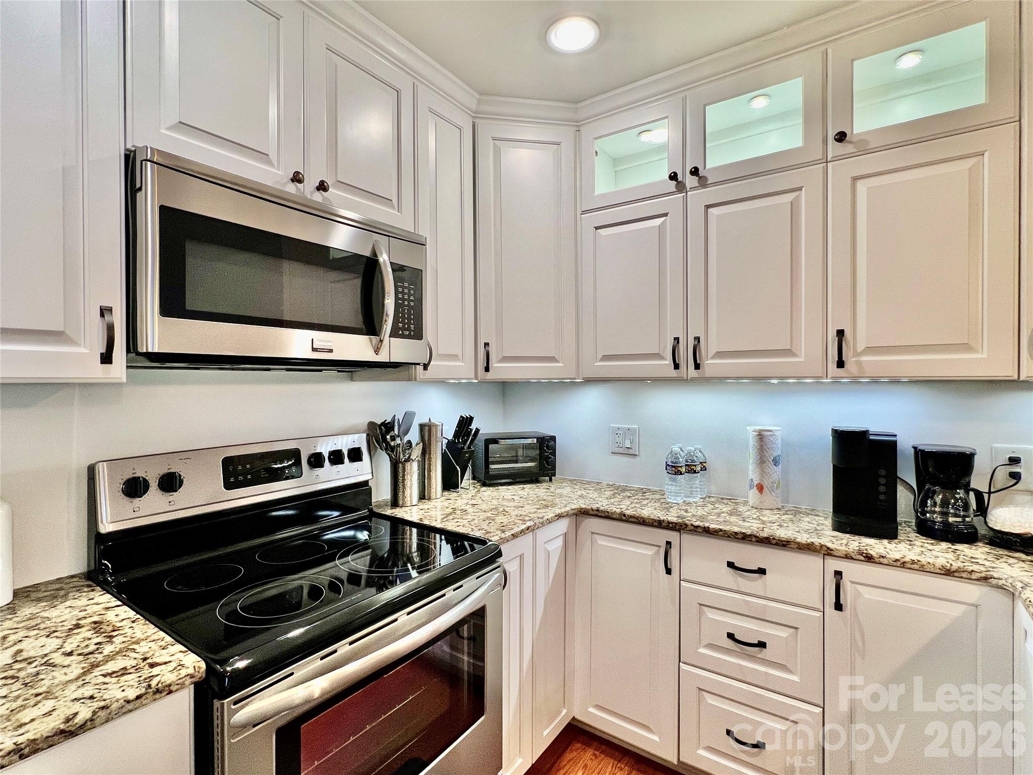 1323 Queens Road 417 Property Photo 5