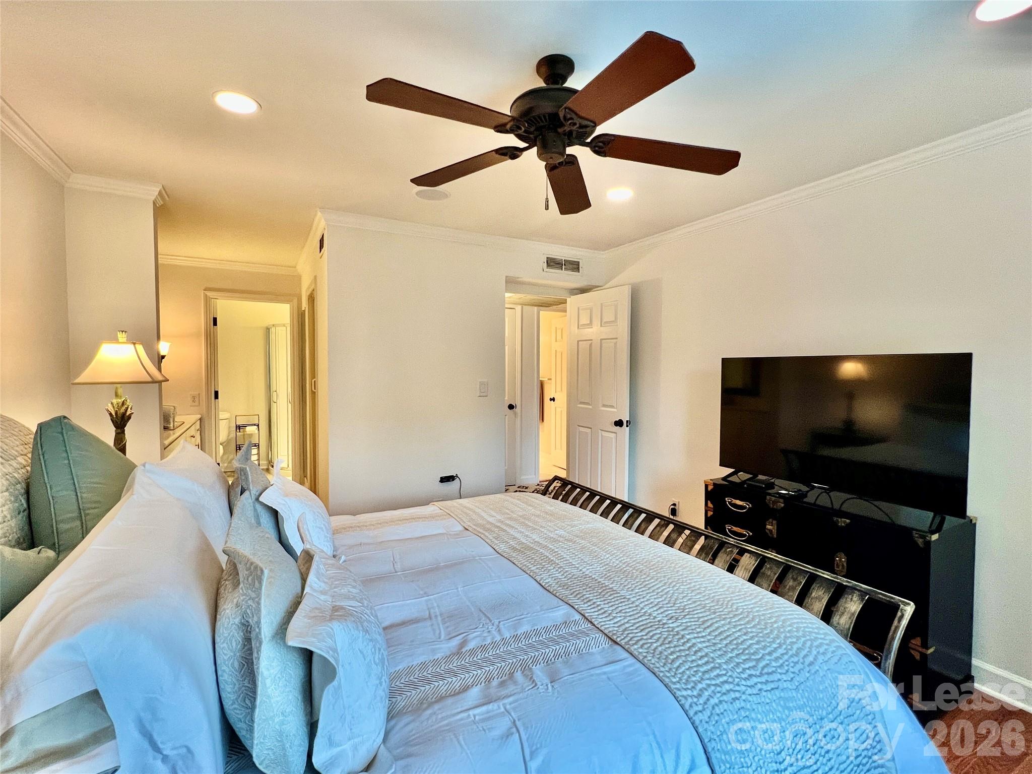 1323 Queens Road 417 Property Photo 12
