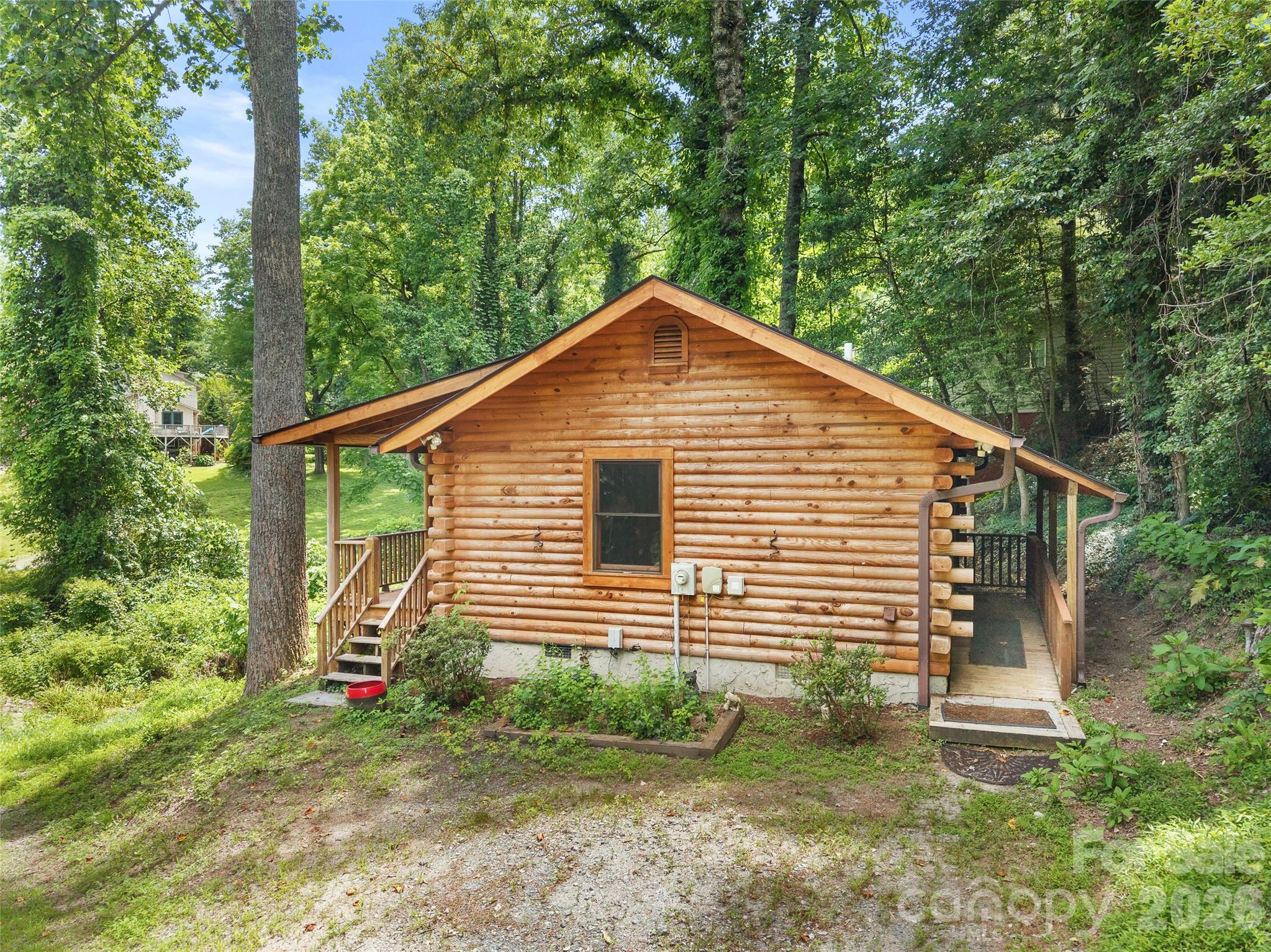 549 Henderson Street Property Photo 3