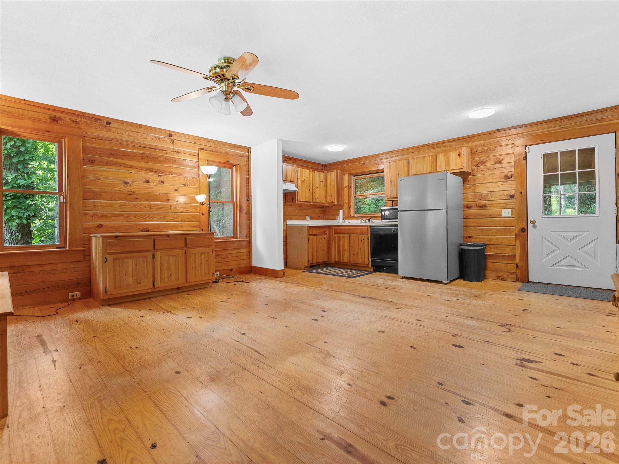 549 Henderson Street Property Photo 5