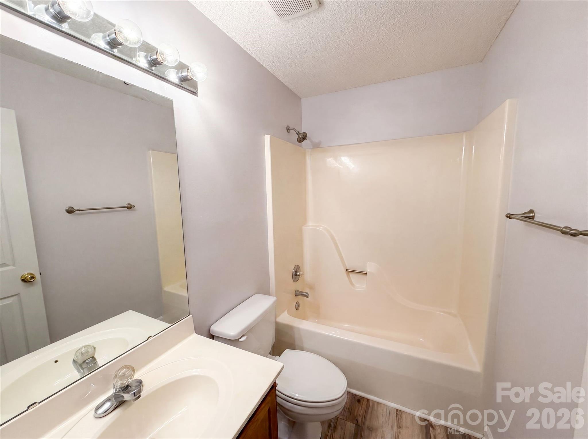 311 Hickory Wood Drive Property Photo 11