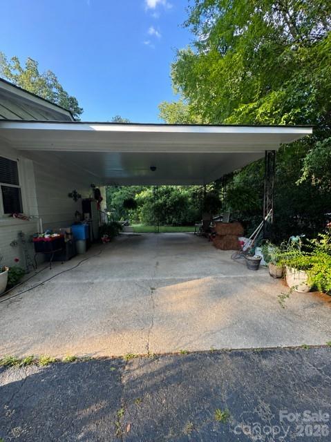 606 N Pine Lane Property Photo 4