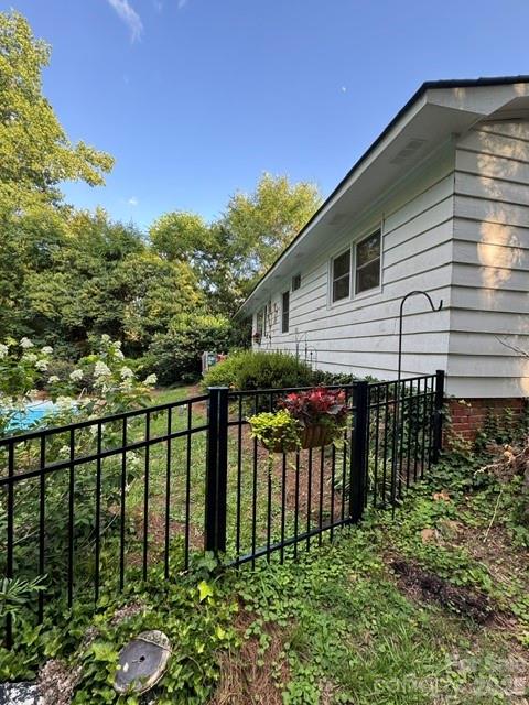 606 N Pine Lane Property Photo 5