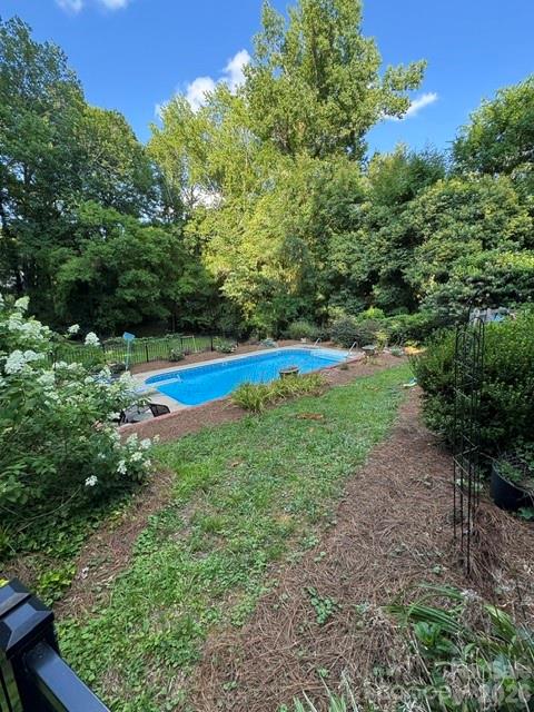606 N Pine Lane Property Photo 7