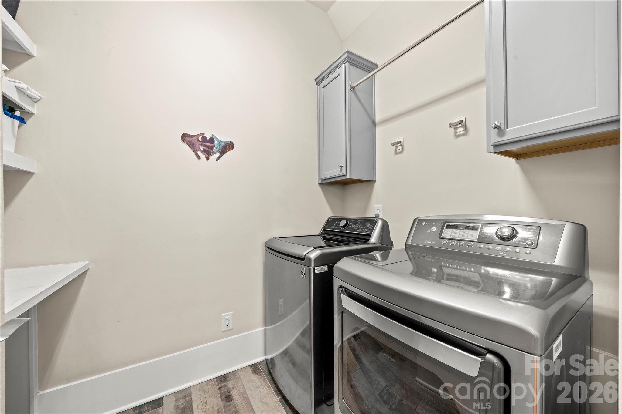 451 Luray Way Property Photo 36