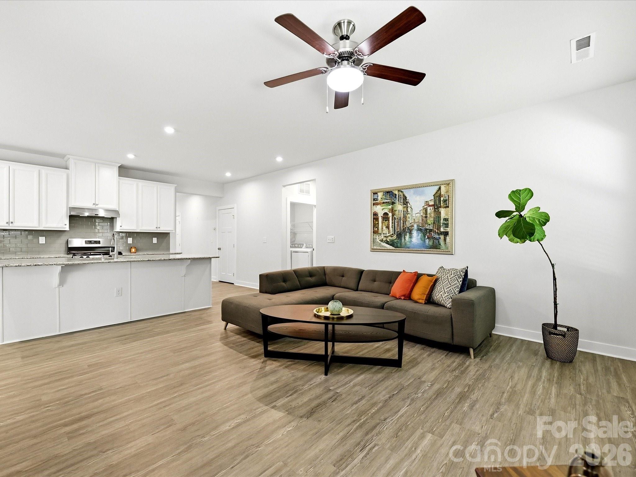 10038 Lilac Court Property Photo 6