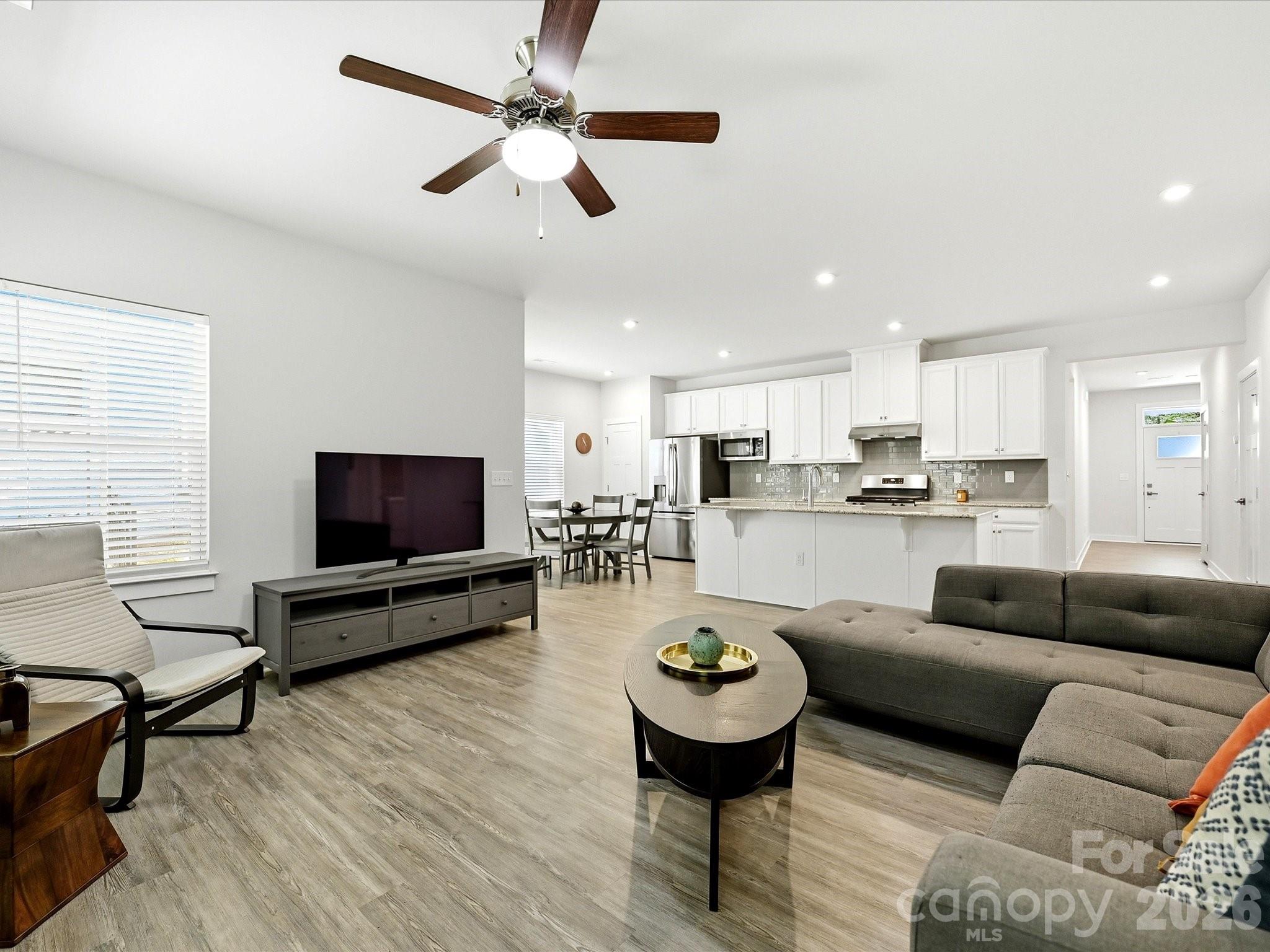10038 Lilac Court Property Photo 7