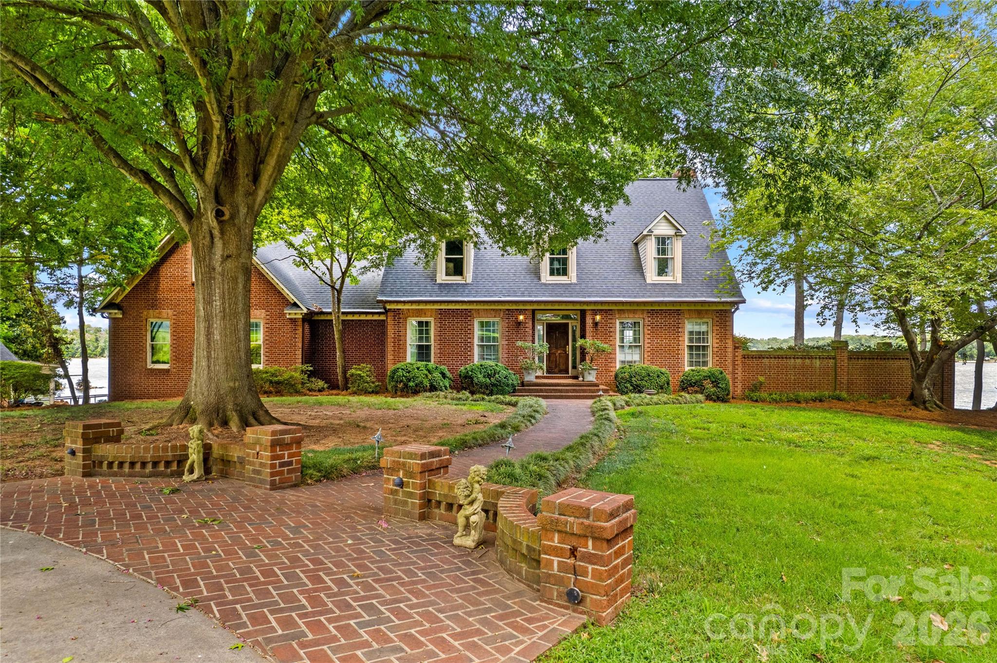 810 Fox Hollow Lane Property Photo 4