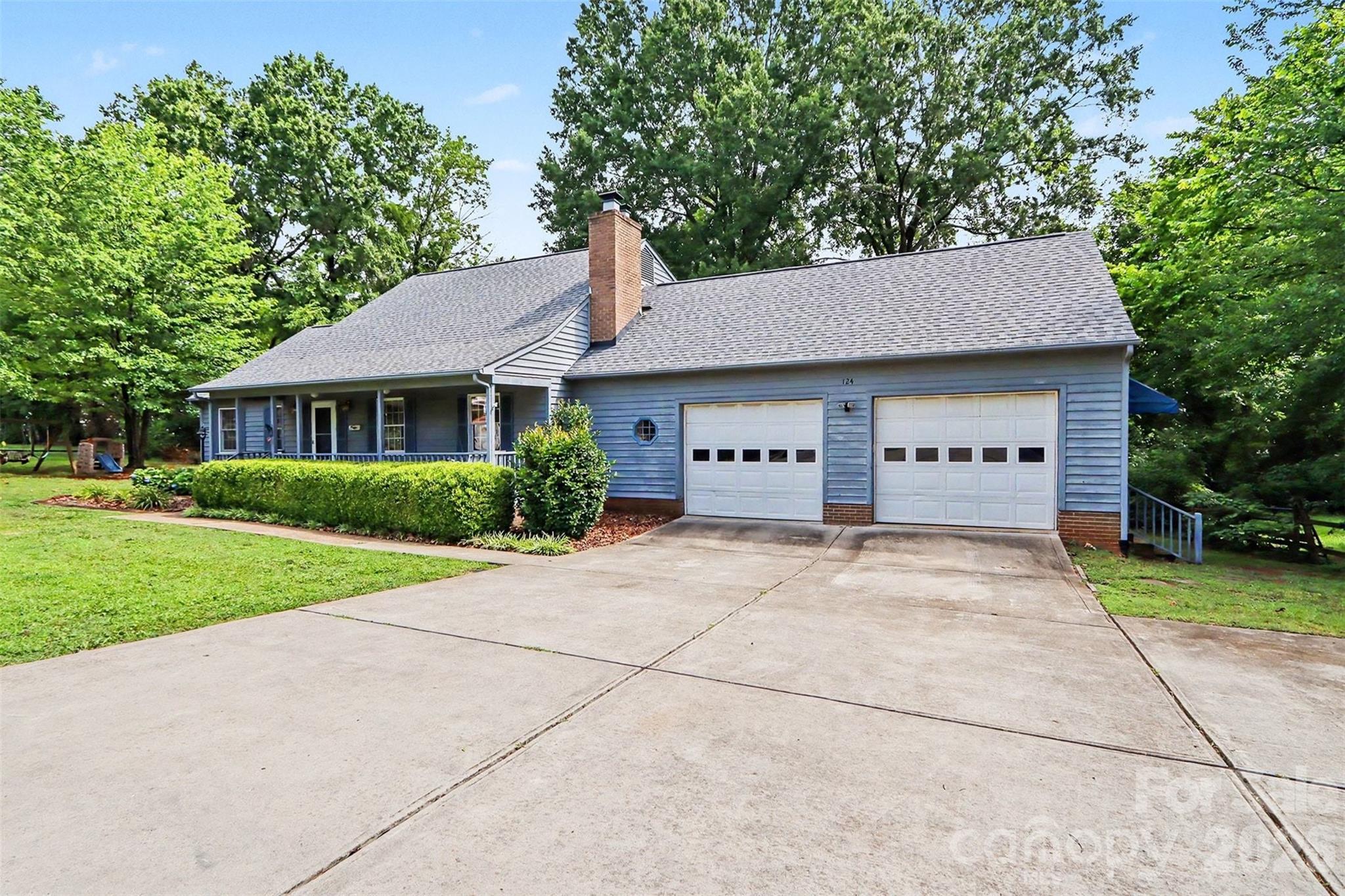 124 E Catawba Avenue Property Photo 1
