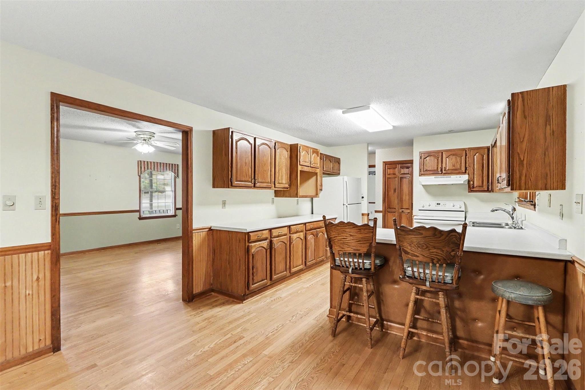 124 E Catawba Avenue Property Photo 3