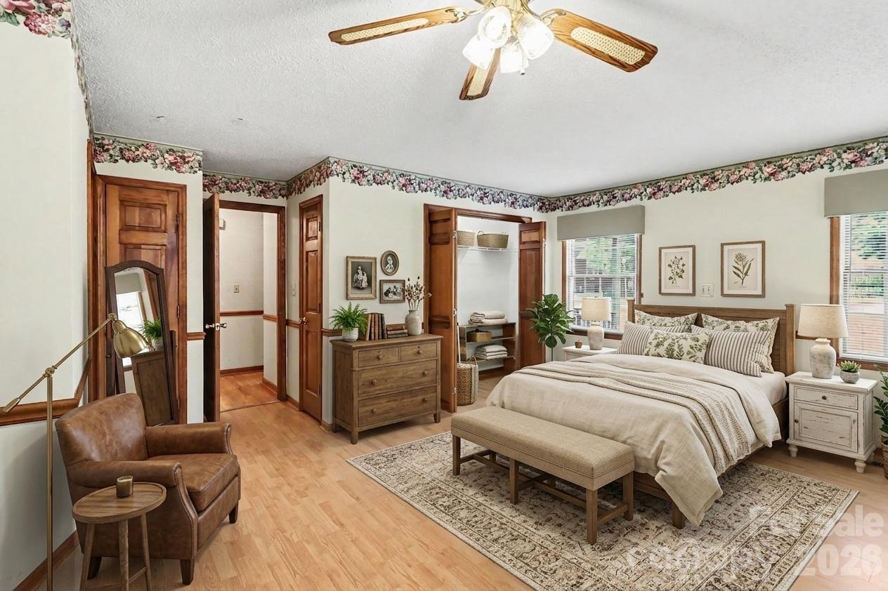 124 E Catawba Avenue Property Photo 4