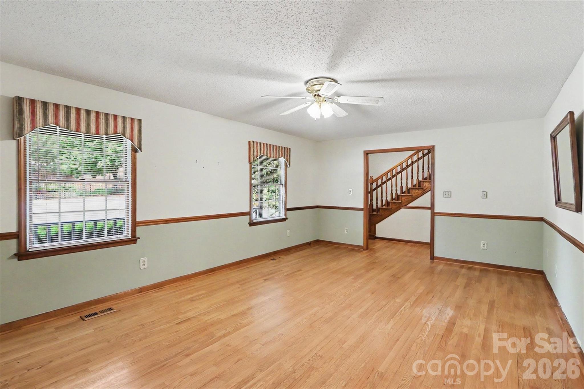 124 E Catawba Avenue Property Photo 5