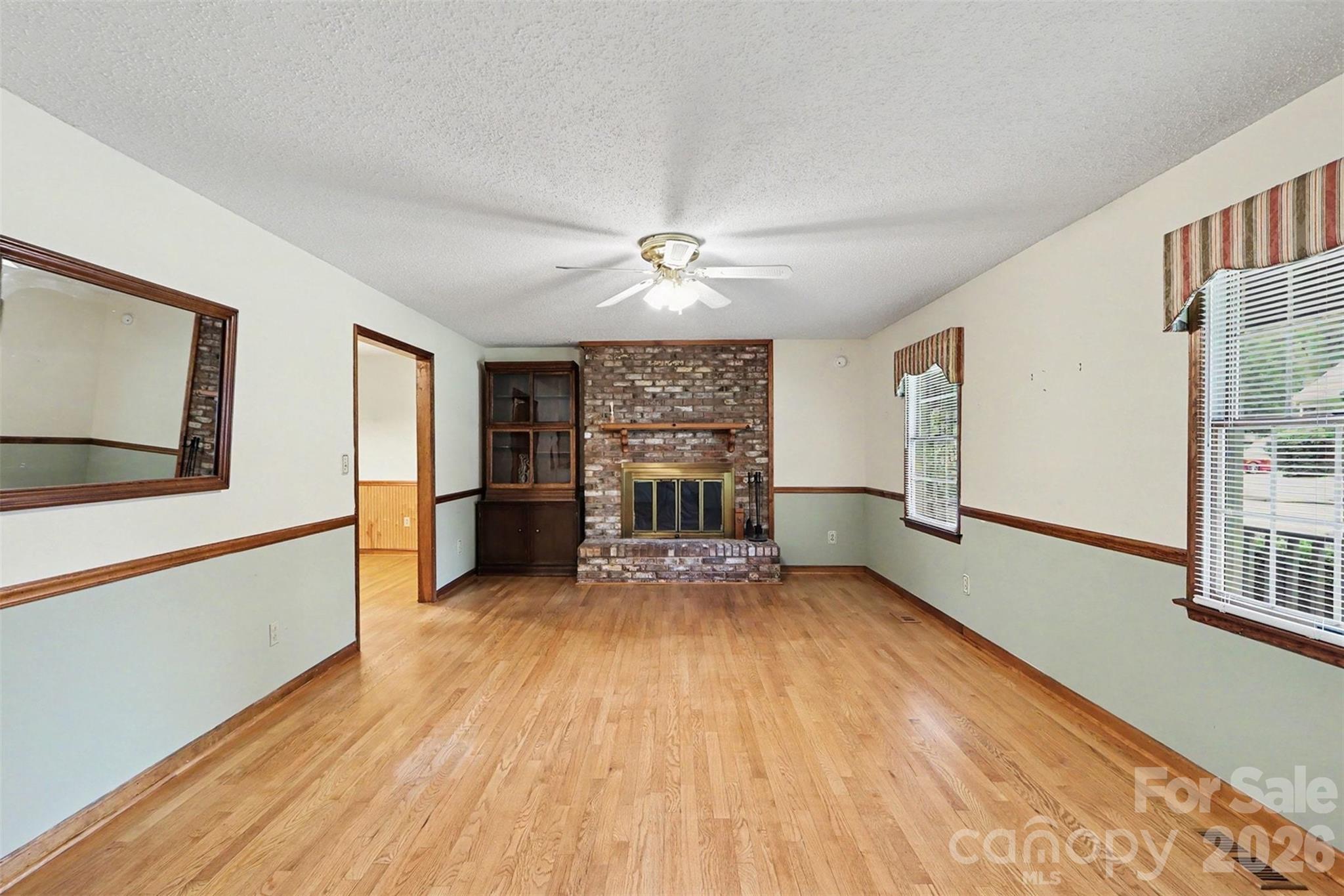 124 E Catawba Avenue Property Photo 8