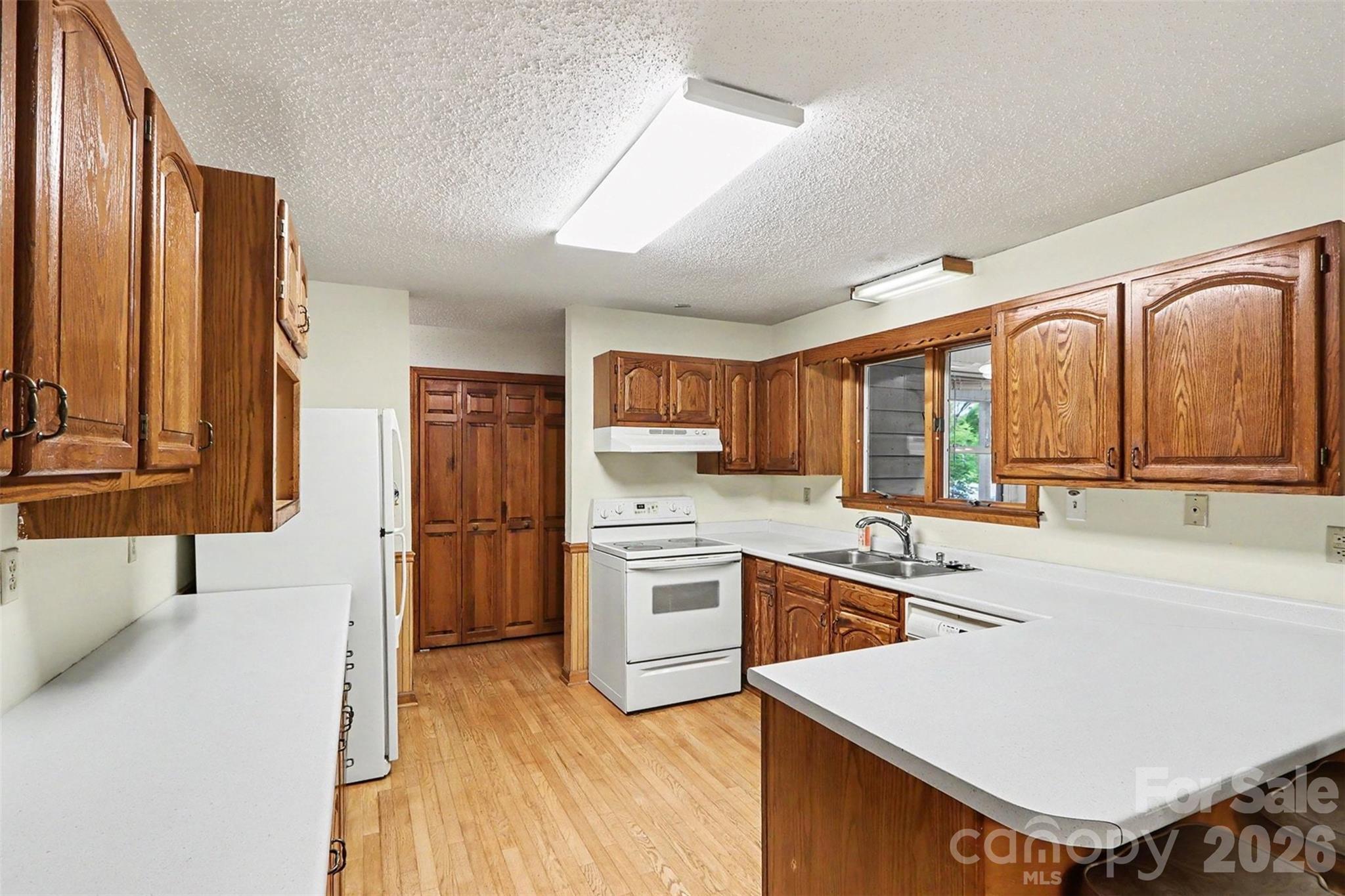 124 E Catawba Avenue Property Photo 10