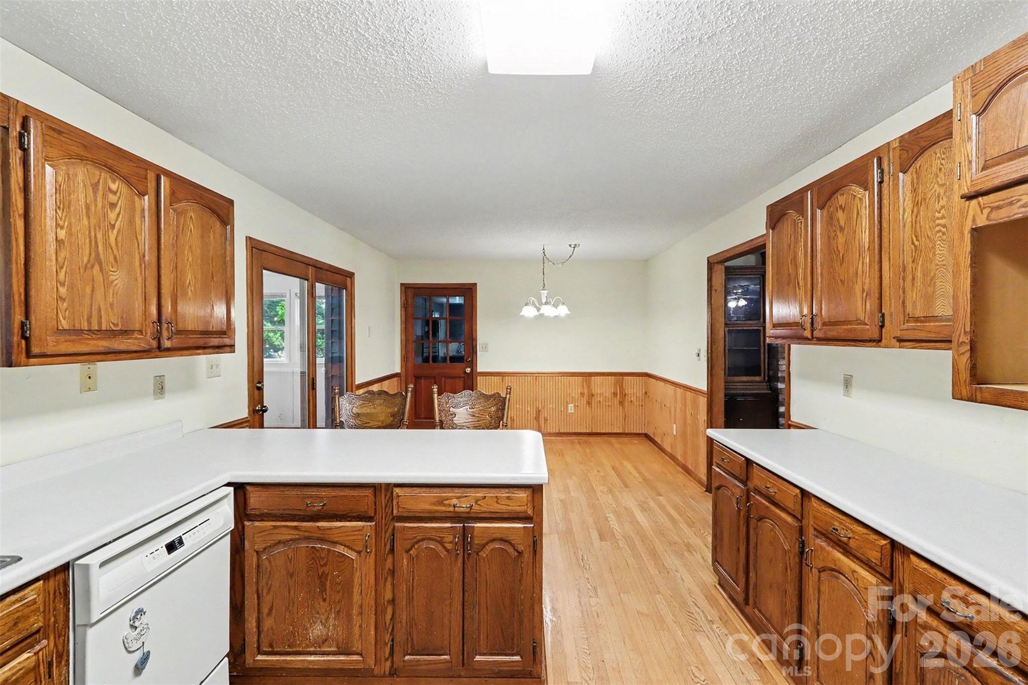 124 E Catawba Avenue Property Photo 11