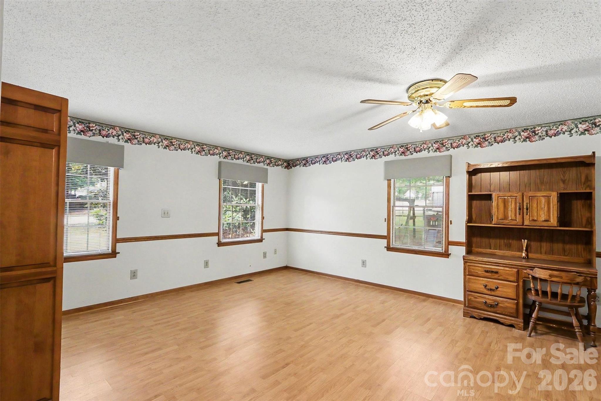 124 E Catawba Avenue Property Photo 13