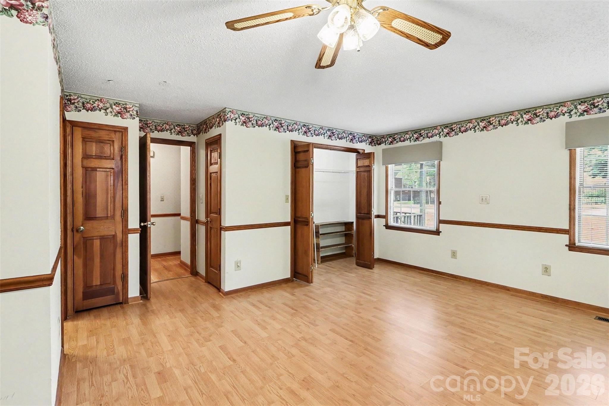 124 E Catawba Avenue Property Photo 17