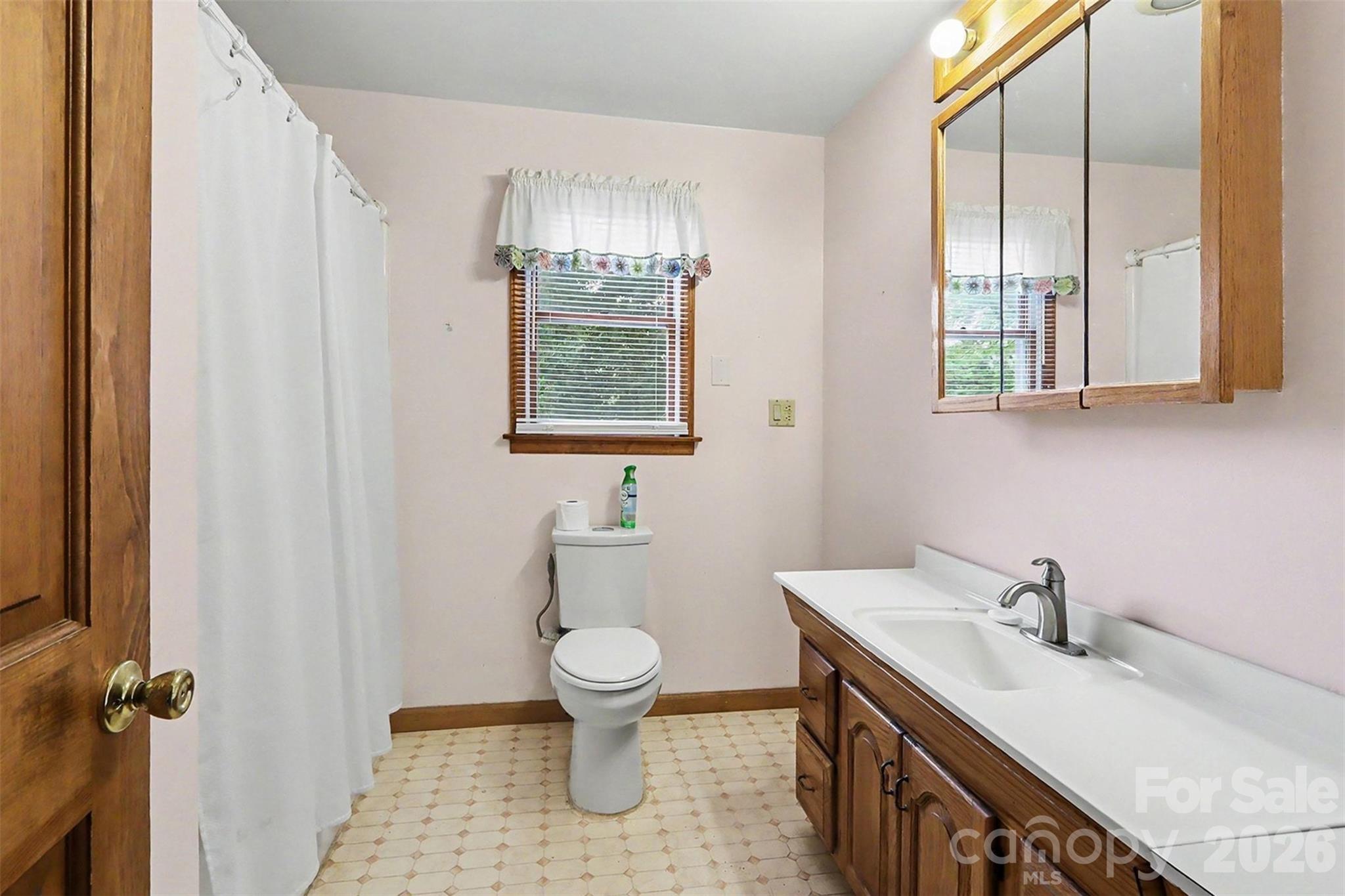 124 E Catawba Avenue Property Photo 18