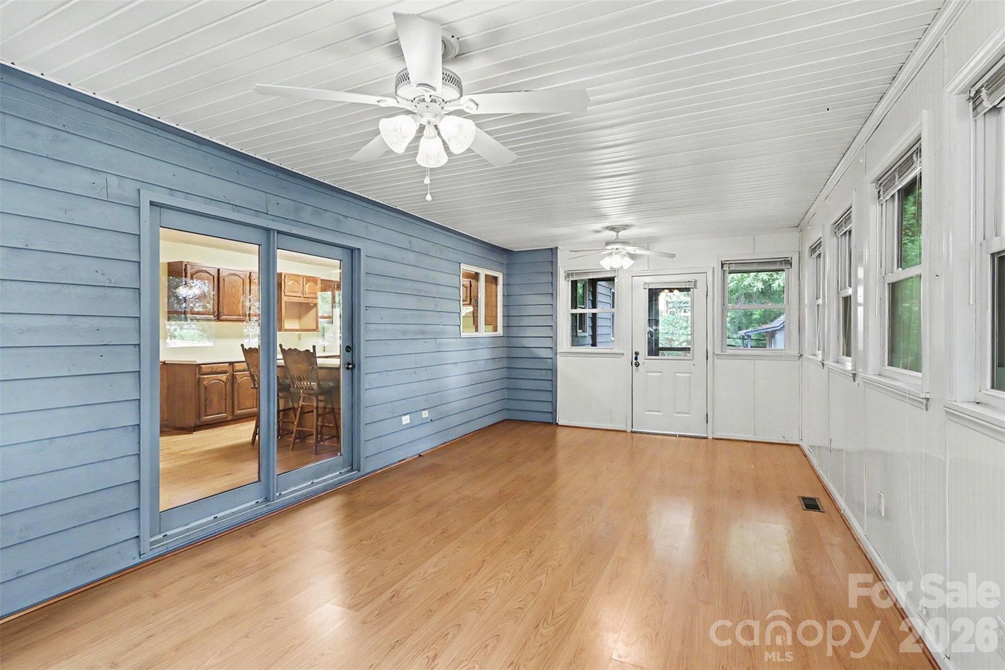 124 E Catawba Avenue Property Photo 20