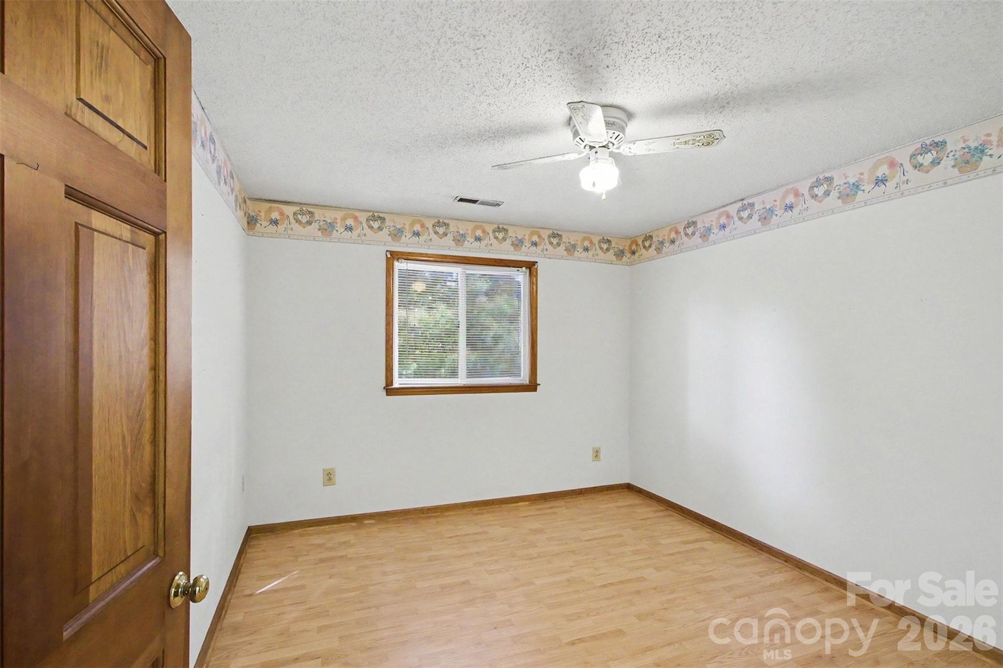 124 E Catawba Avenue Property Photo 21