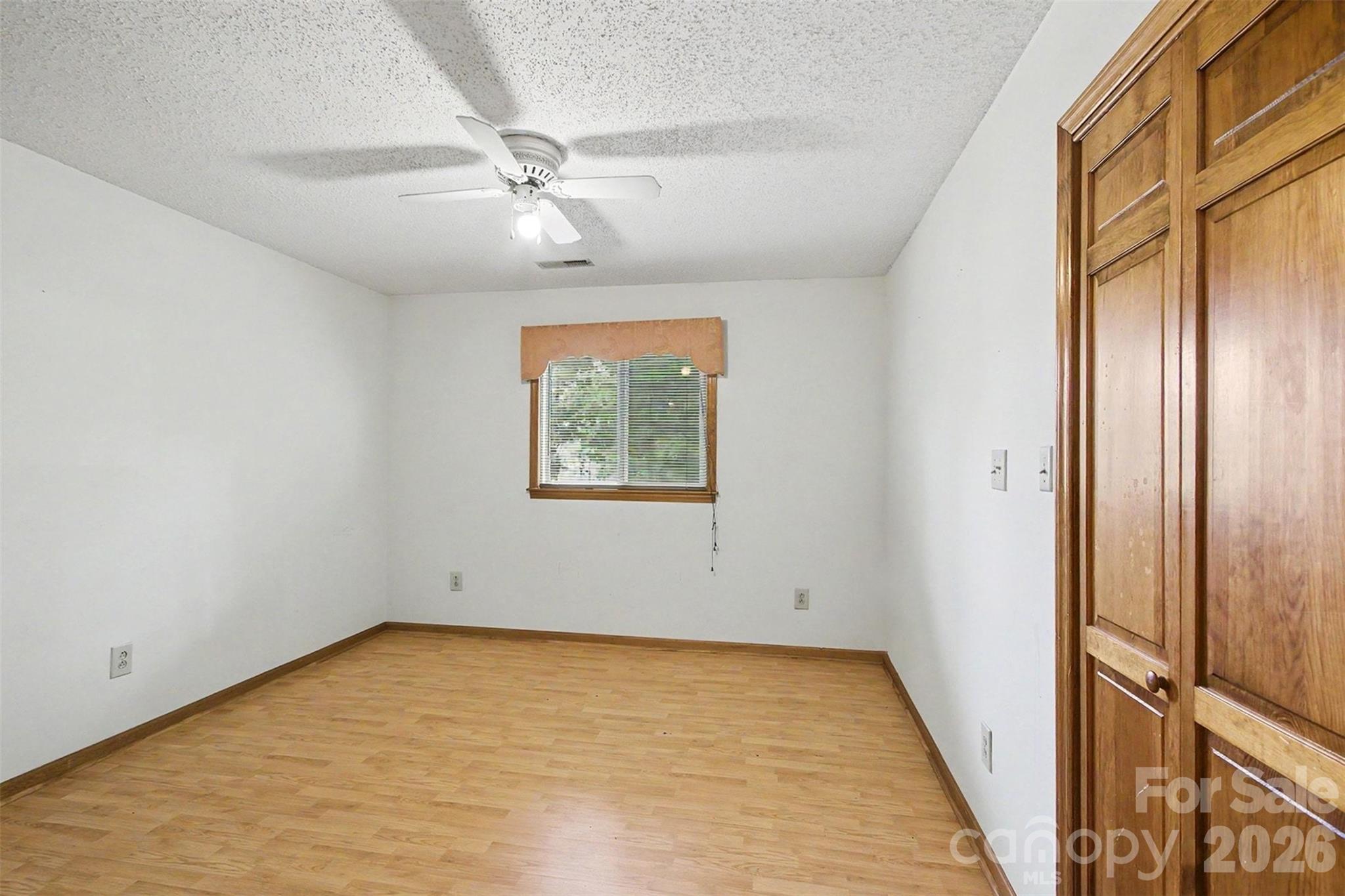 124 E Catawba Avenue Property Photo 23