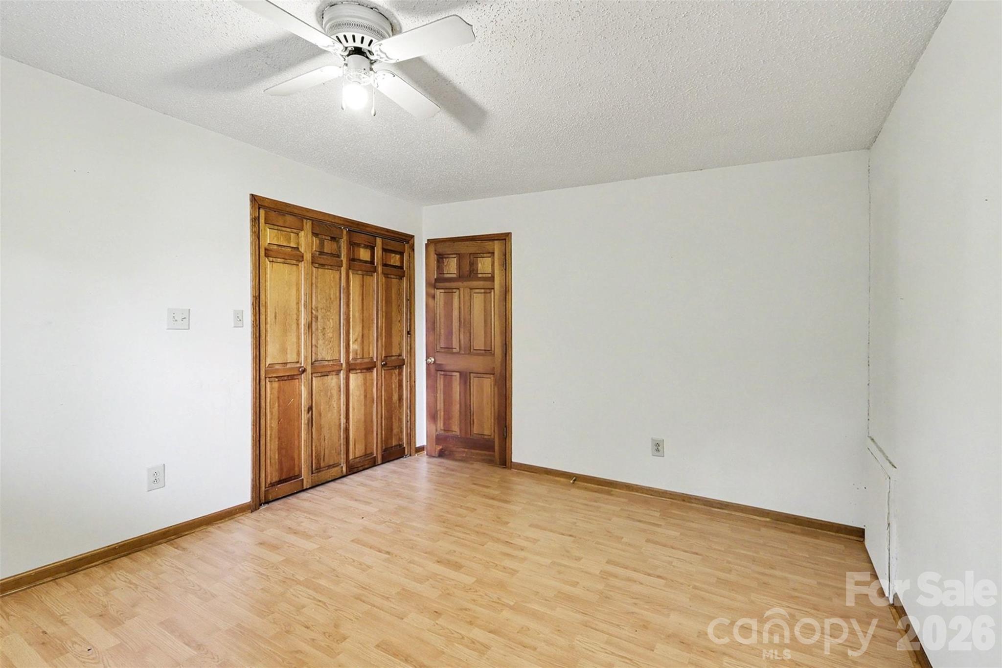 124 E Catawba Avenue Property Photo 24
