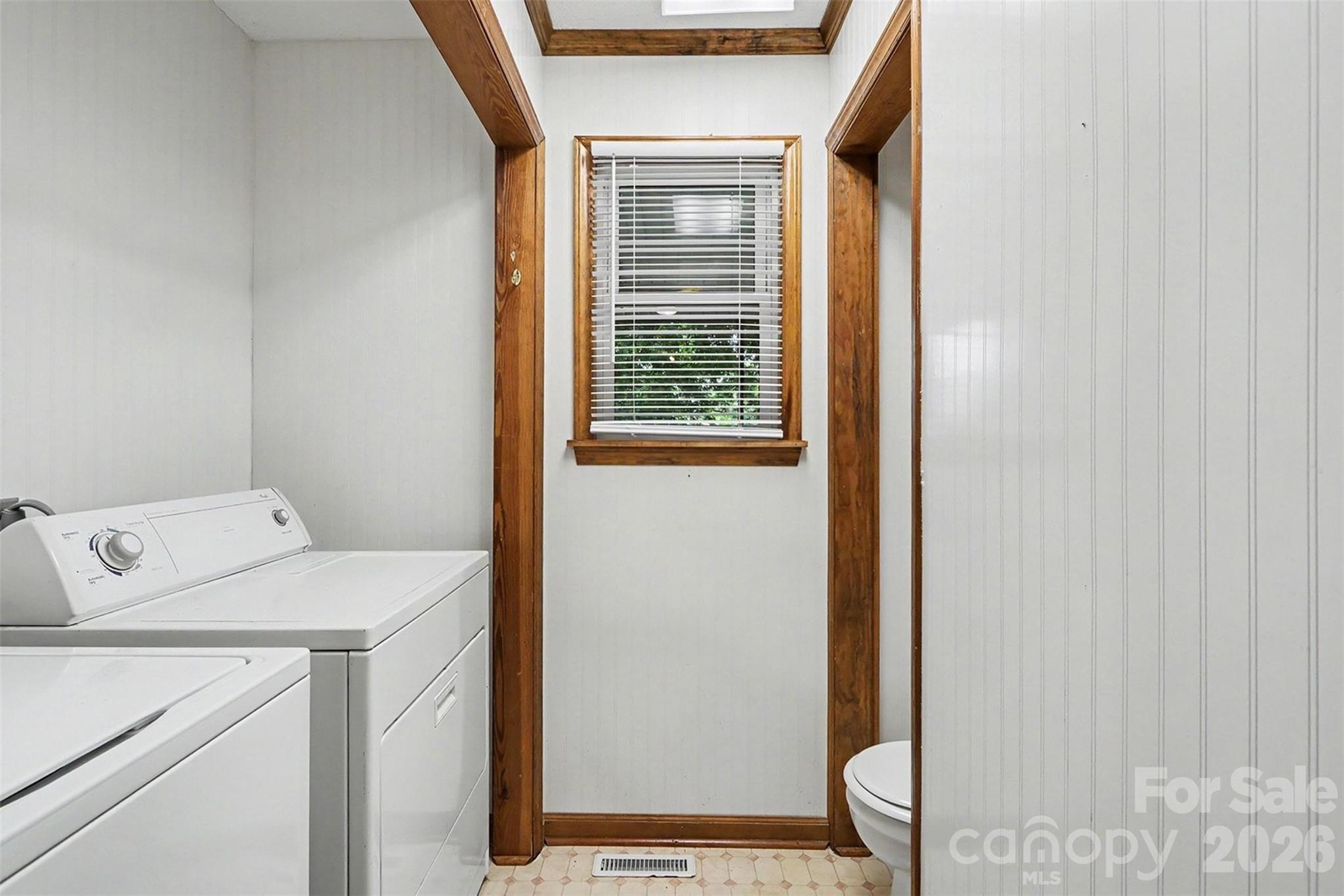 124 E Catawba Avenue Property Photo 26