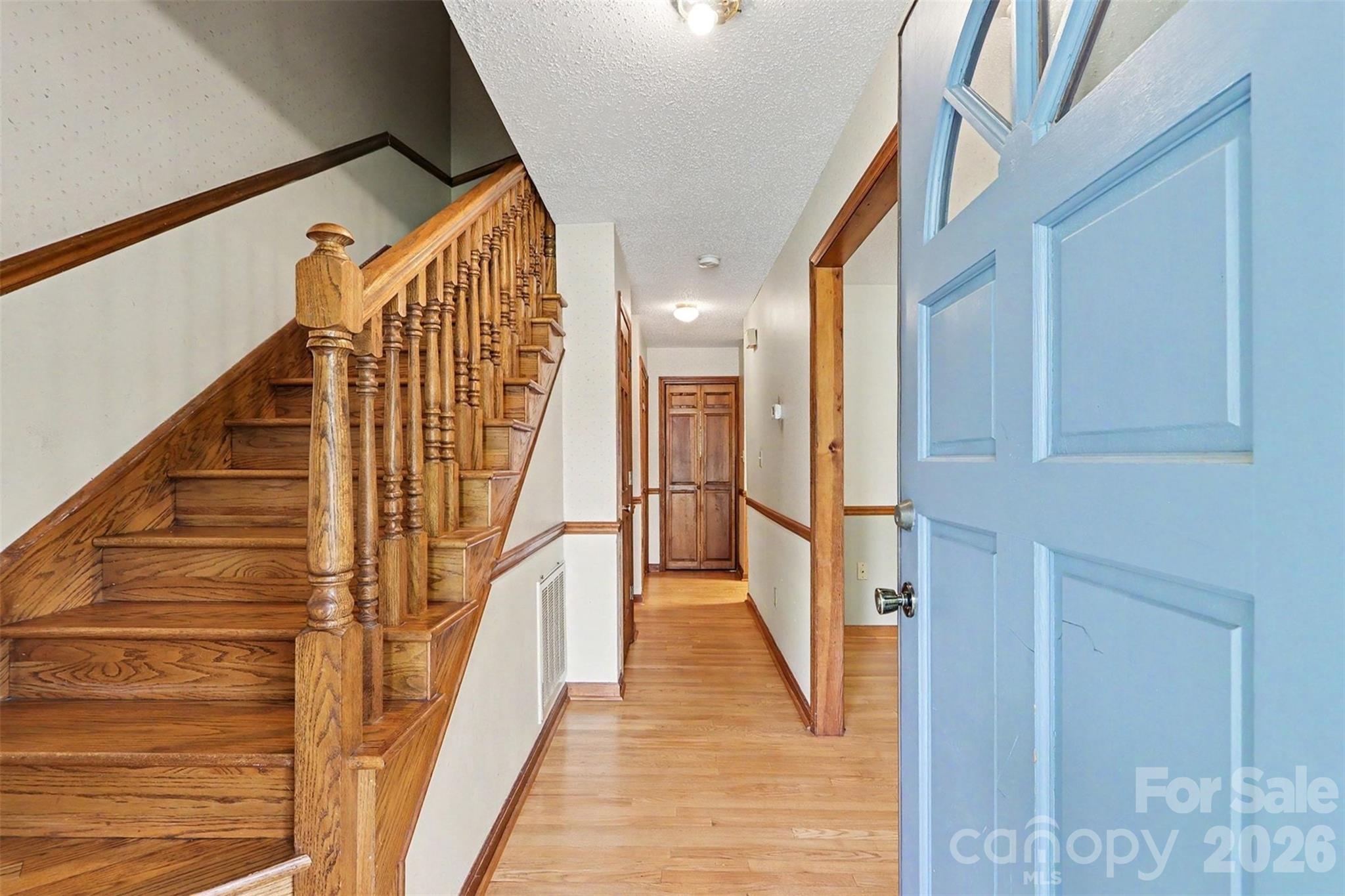 124 E Catawba Avenue Property Photo 32