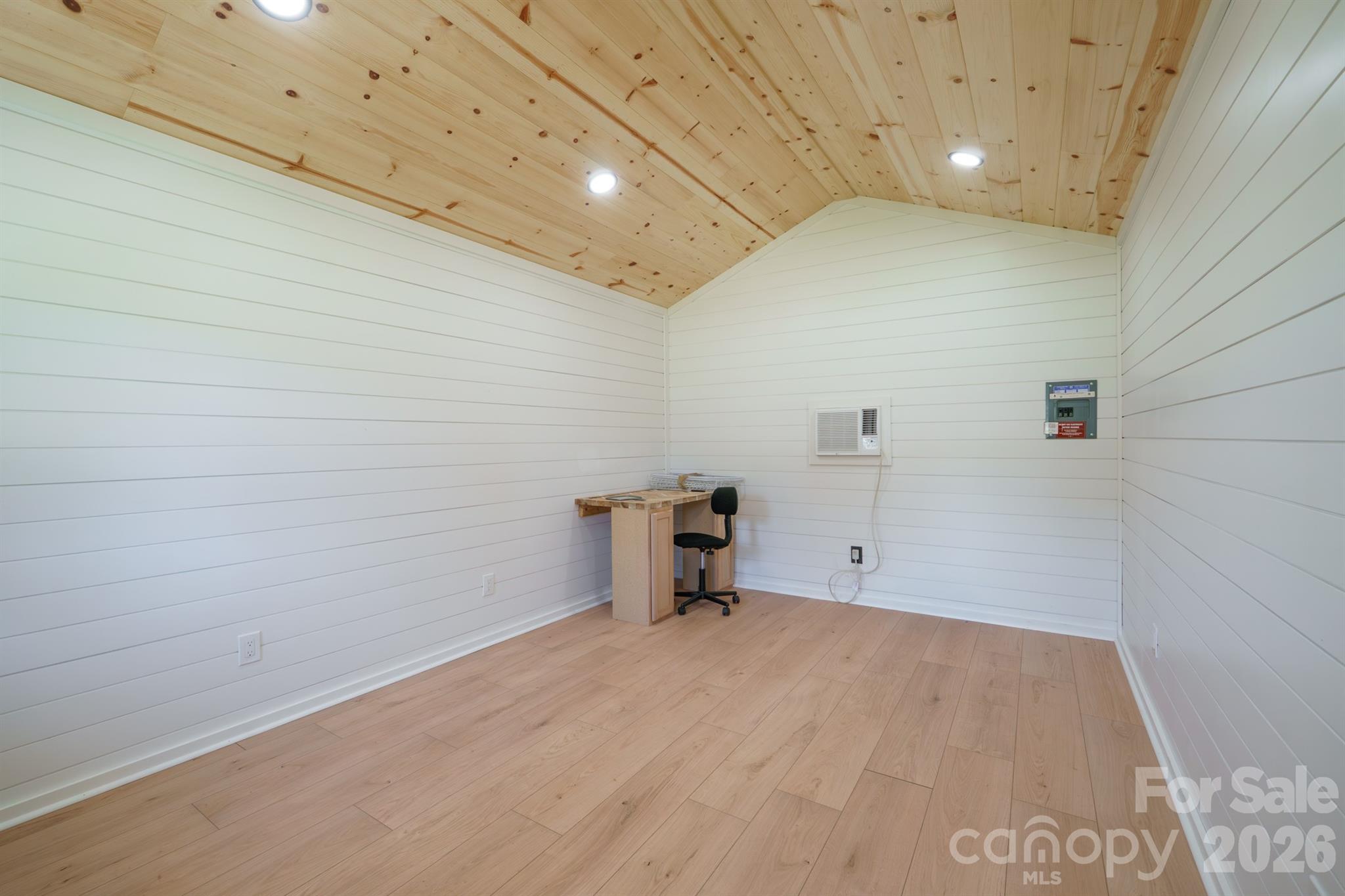 111 Lois Court Property Photo 29