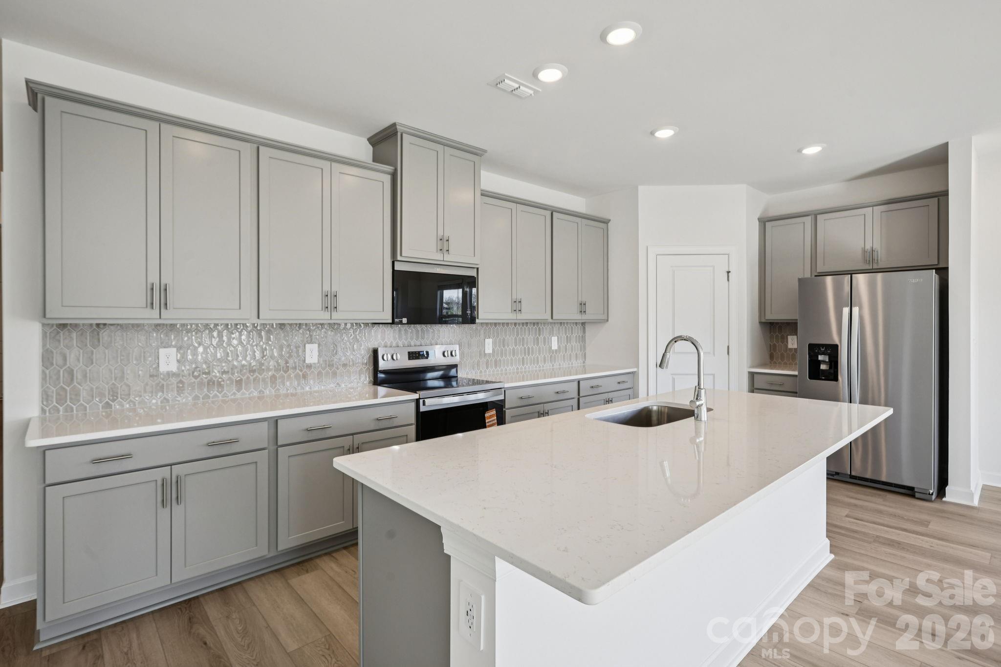 533 Darya Drive Property Photo 8
