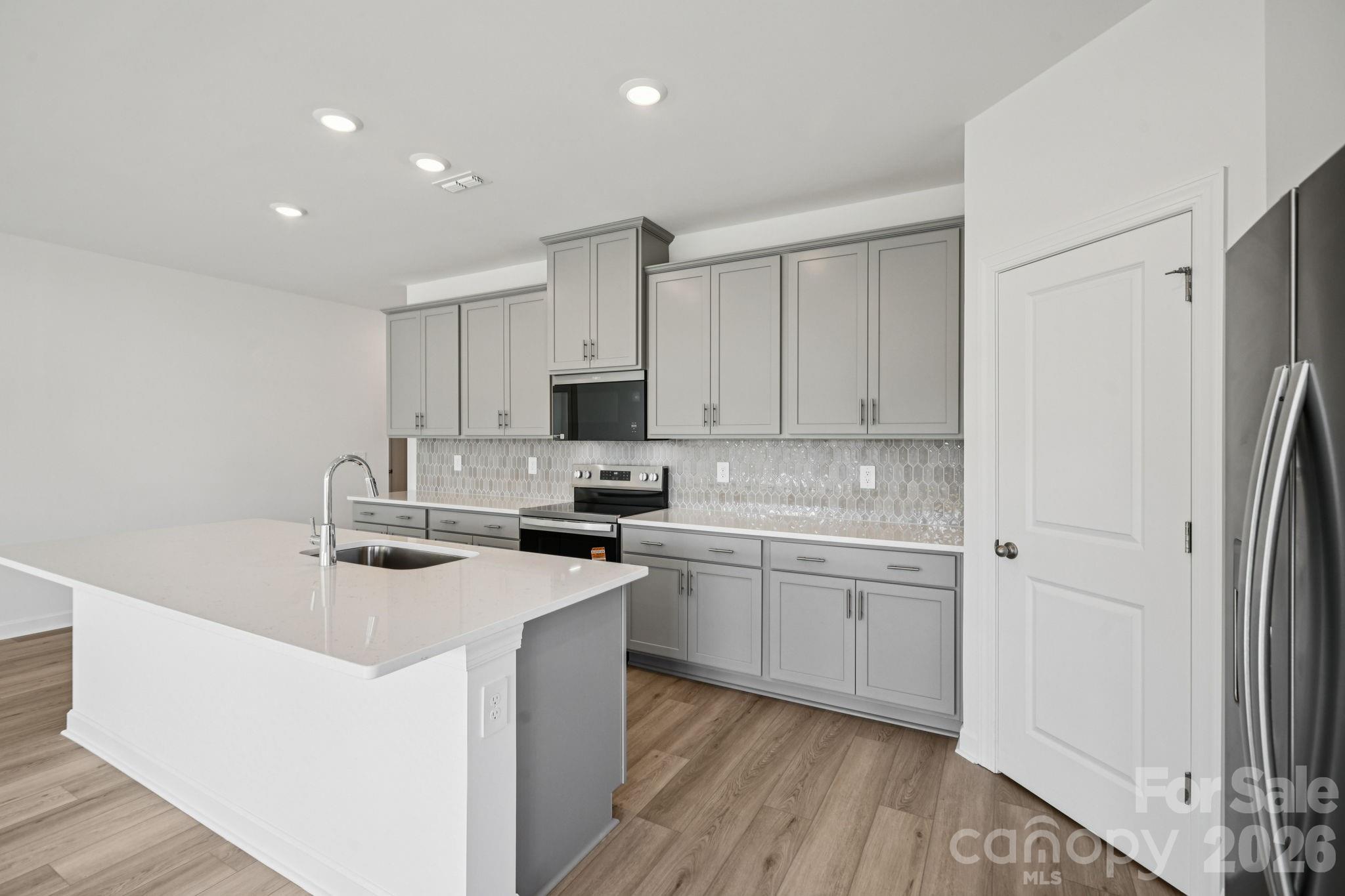 533 Darya Drive Property Photo 9