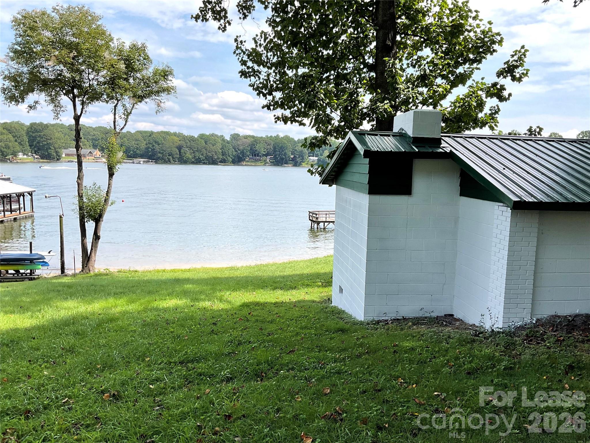 6950 Ingleside Drive Property Photo 3
