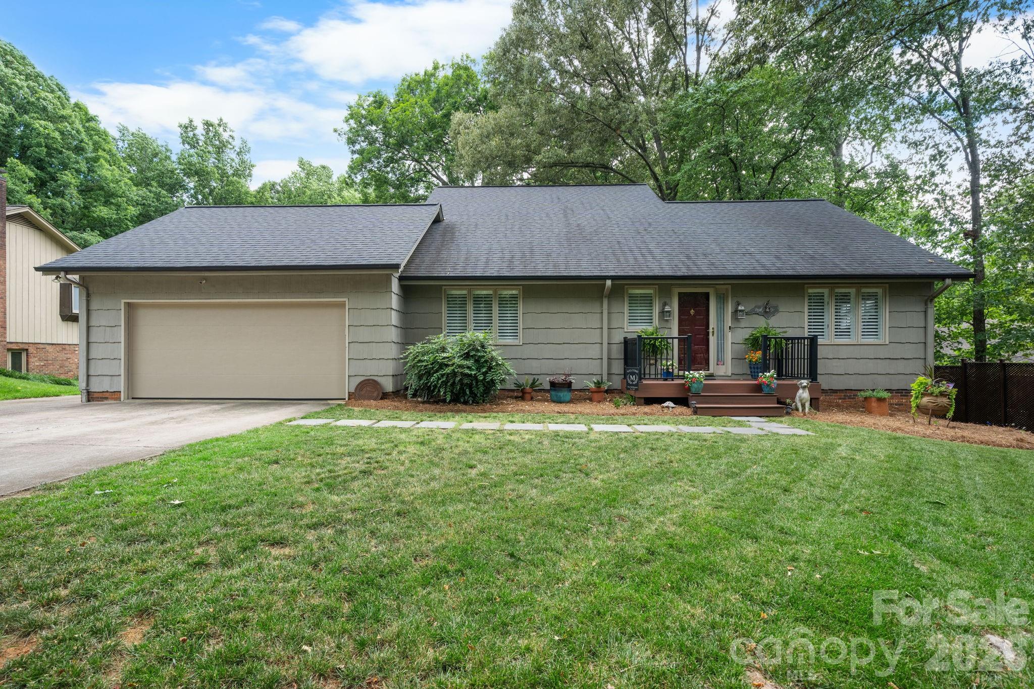 446 17th Avenue Drive Property Photo 2