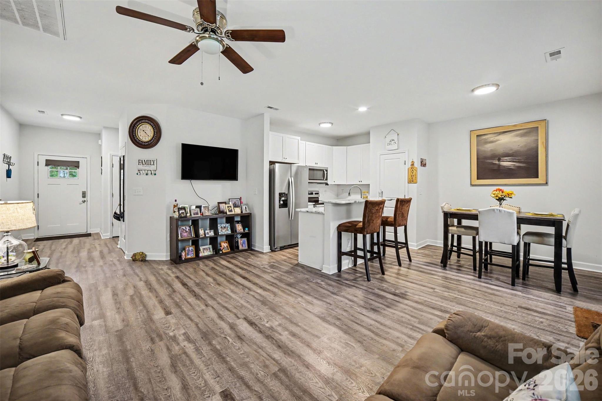 2703 S Calvary Street Property Photo 7