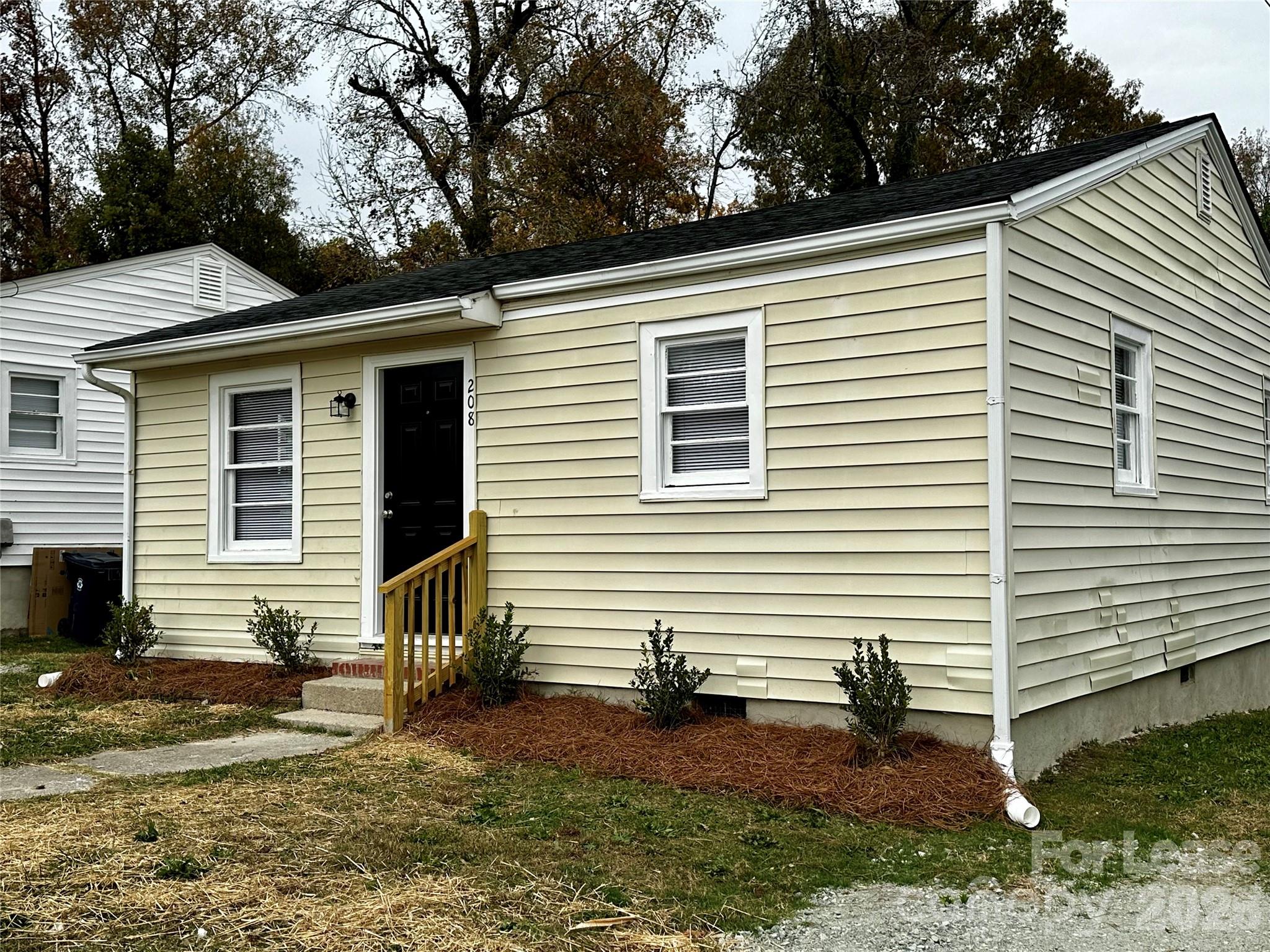 208 S Lexington Drive Property Photo 2