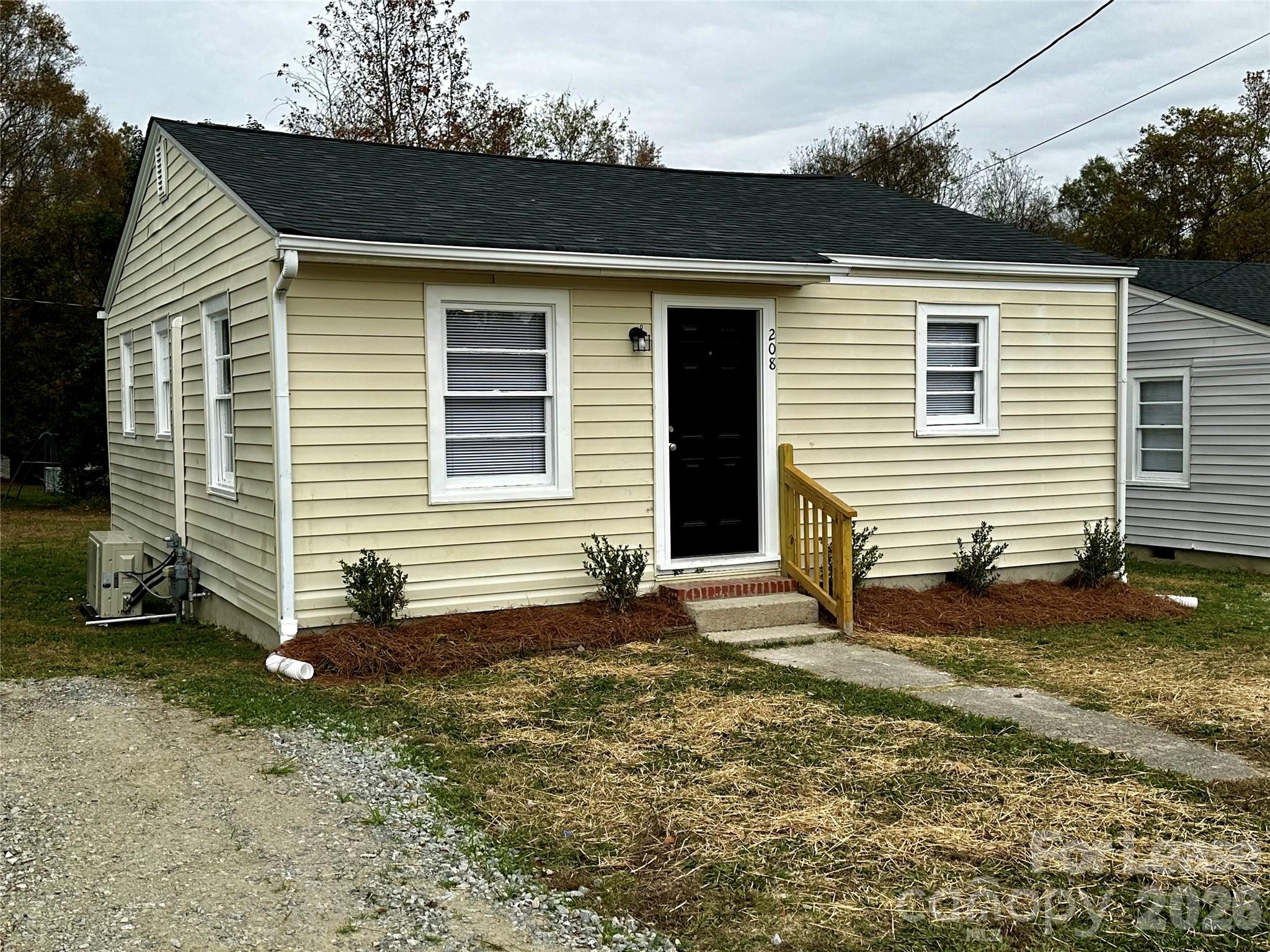 208 S Lexington Drive Property Photo 3