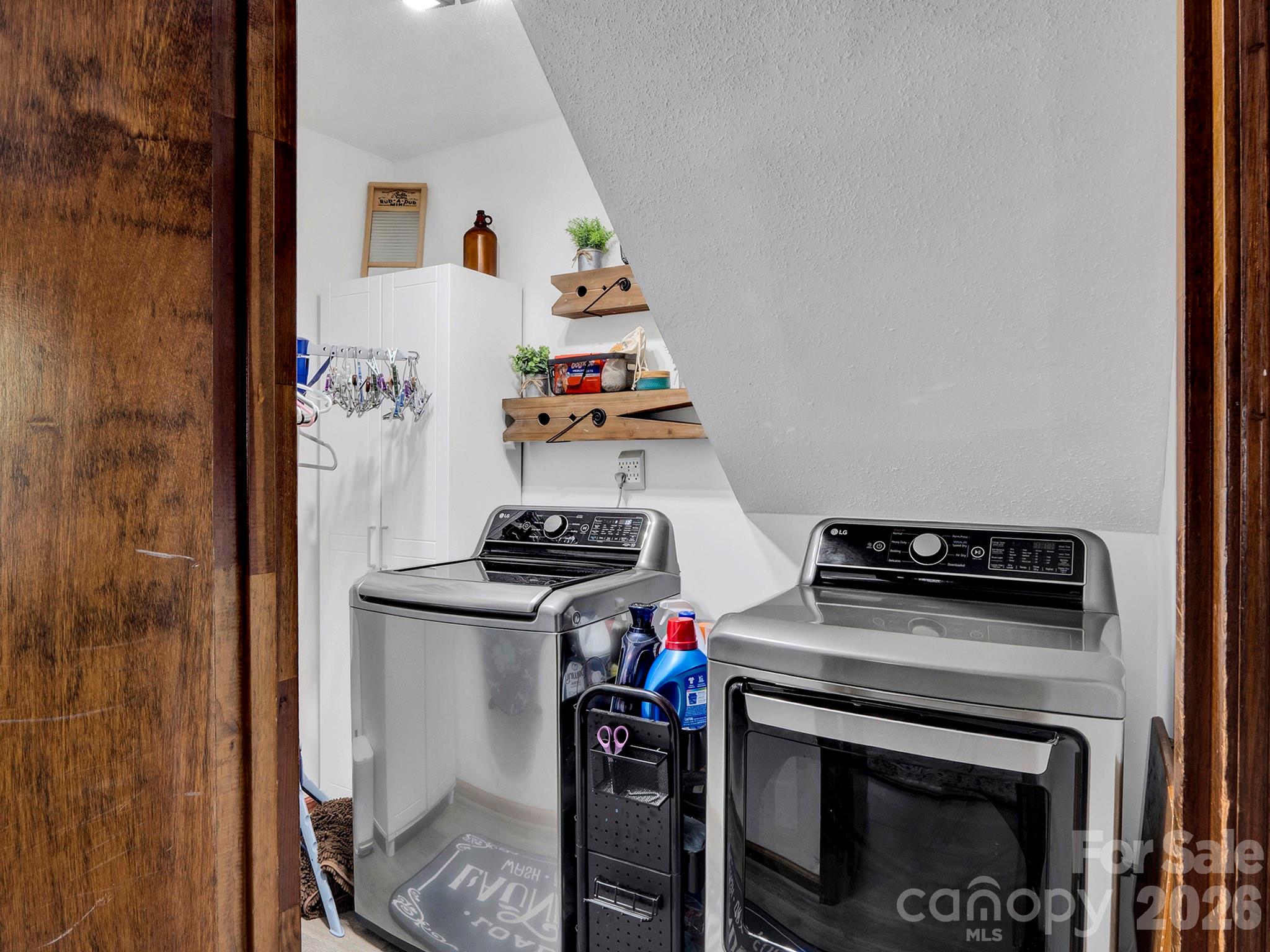 1641 Brook Drive Property Photo 19