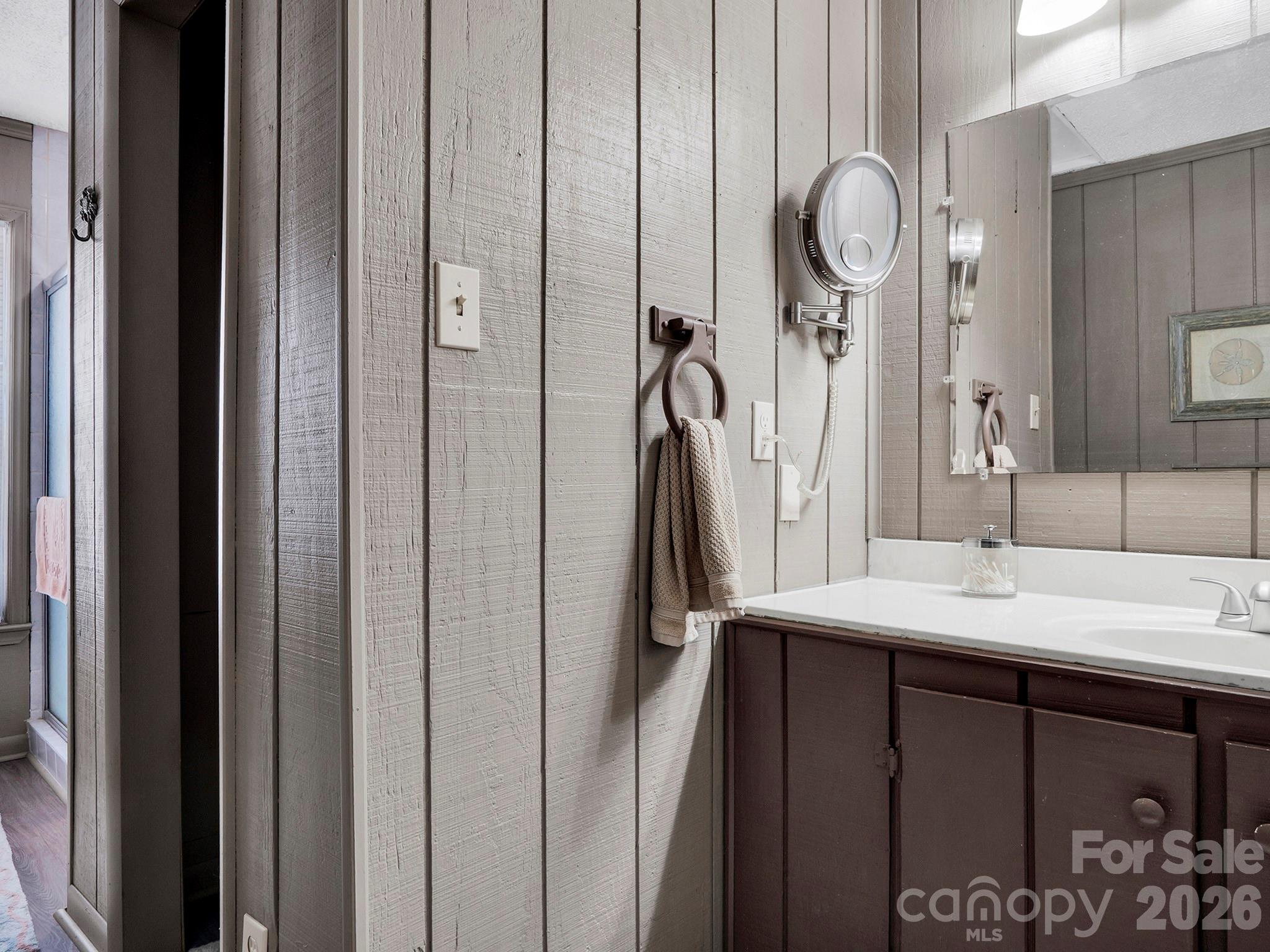 1641 Brook Drive Property Photo 25